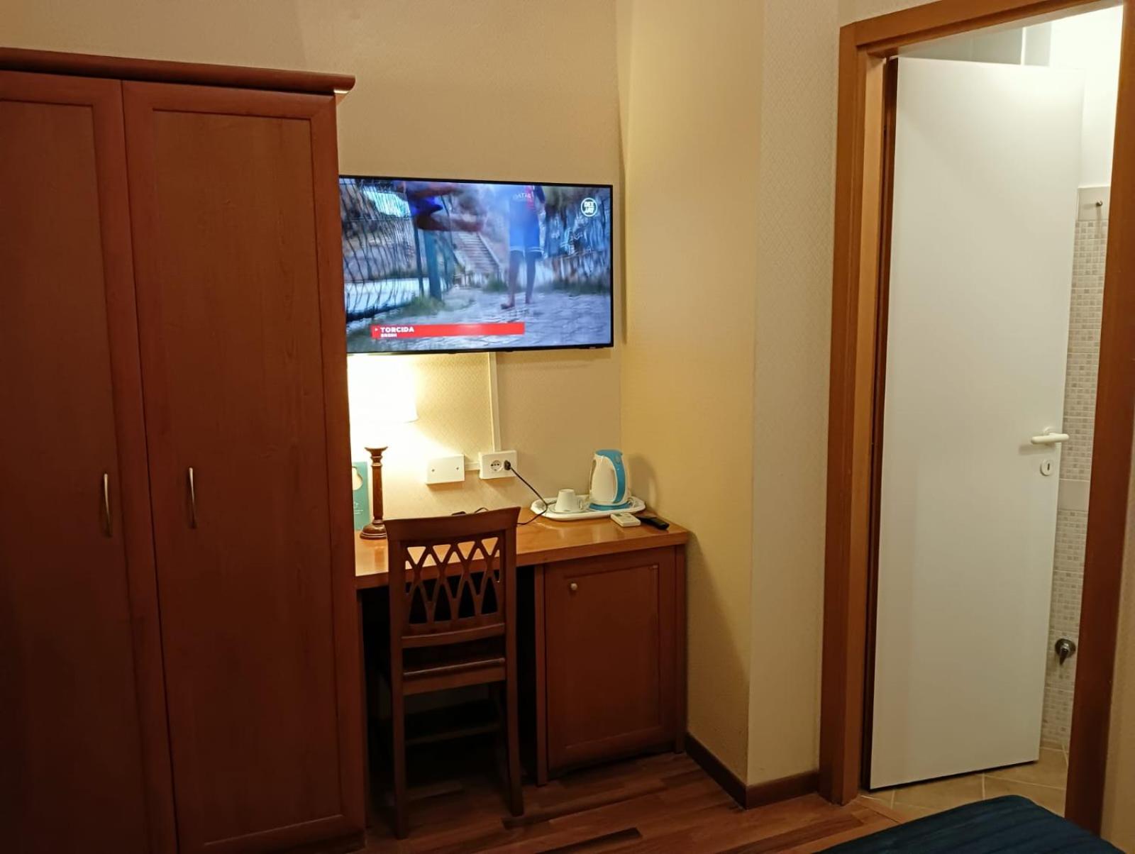Economy Double Room - Photo 9