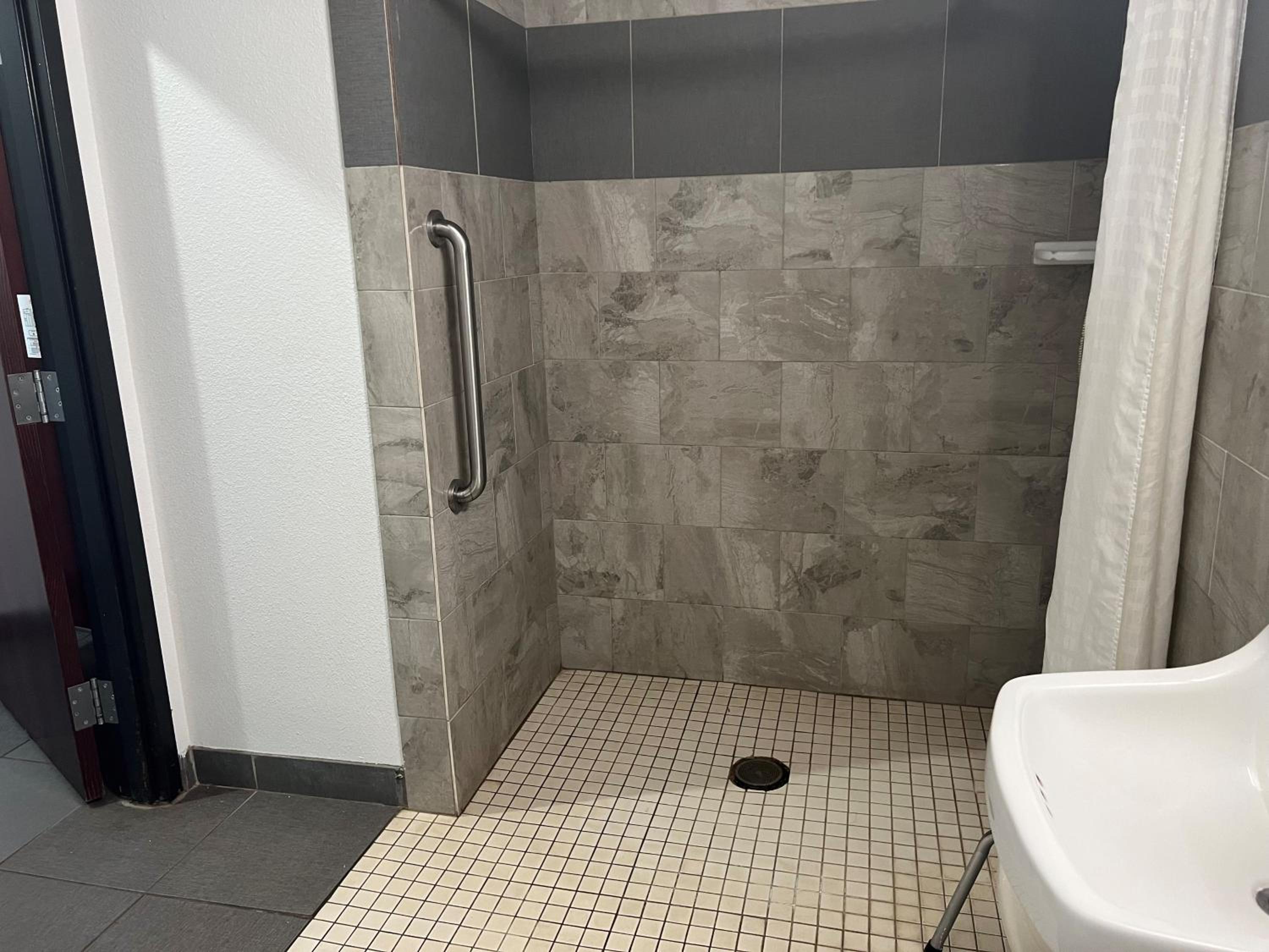 King Room - Disability Access/Non-Smoking photo 2