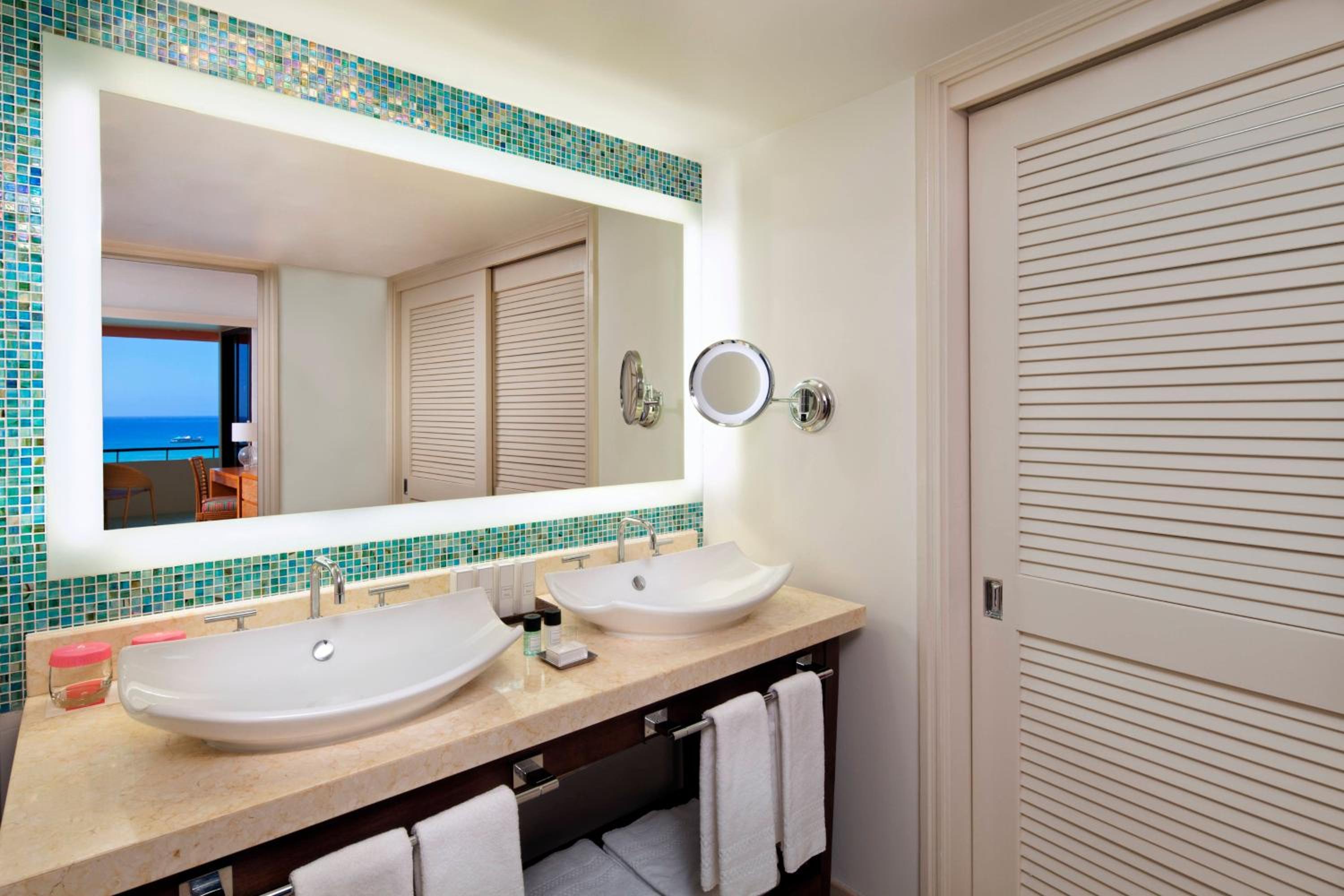 Tower Ocean Suite with One King or Two Double Beds and Roll-In Shower - Mobility and Hearing Accessible