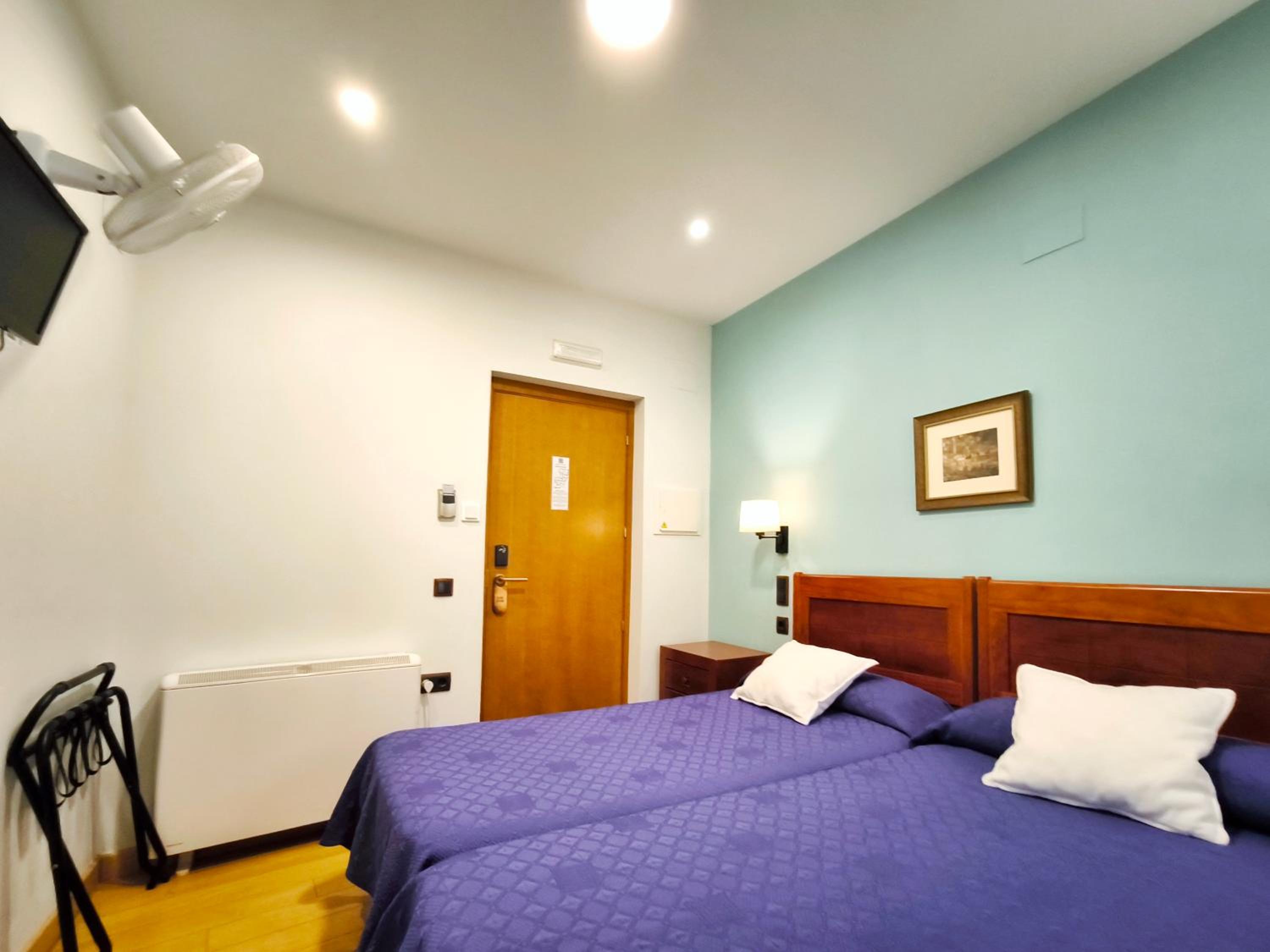 Twin Room (2 Adults) photo 2