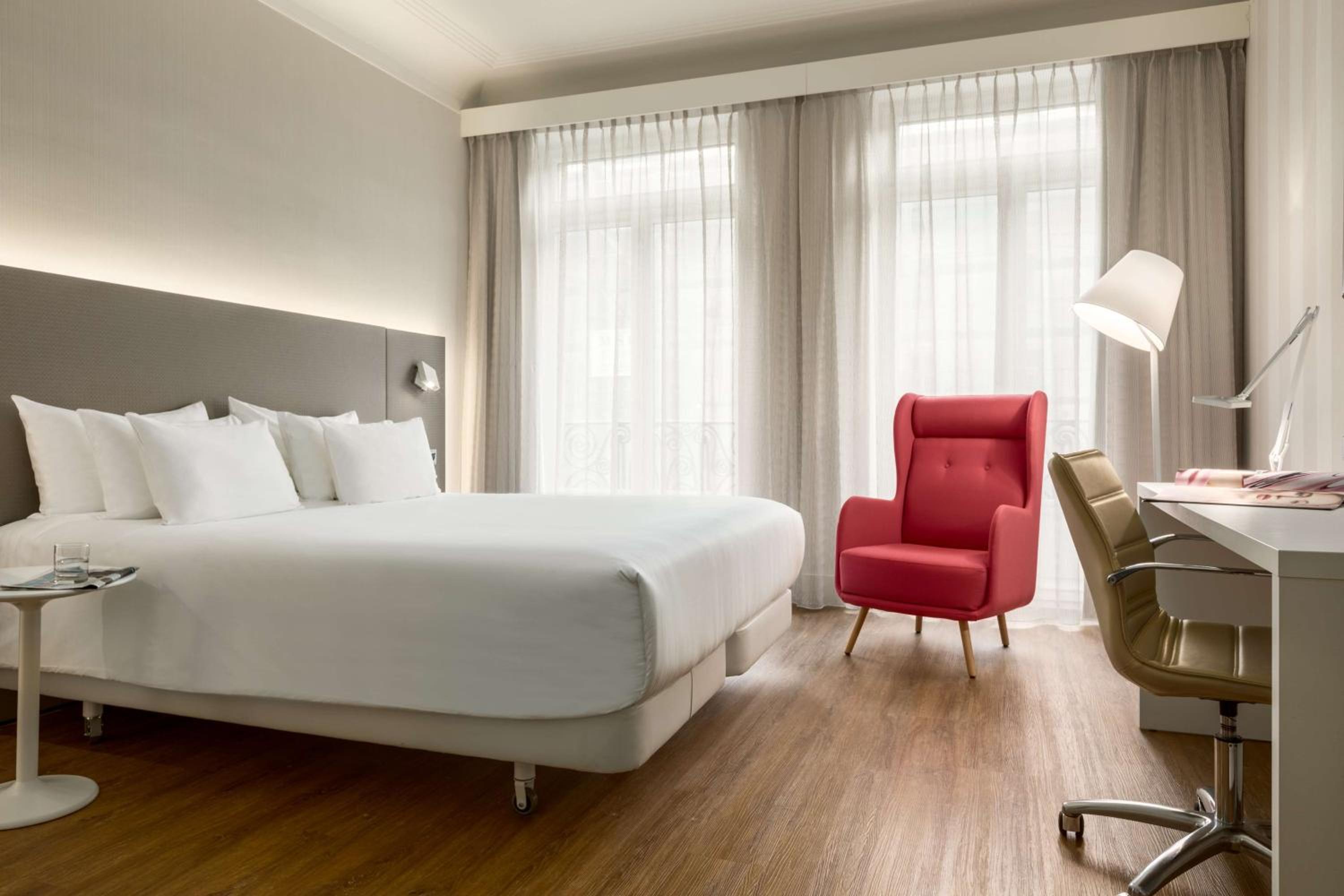 Premium Double Room with View thumbnail 6