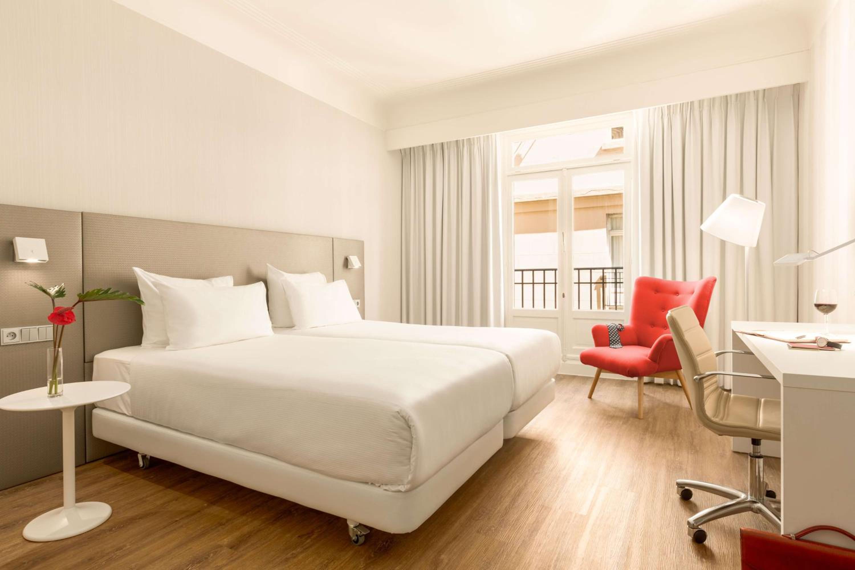 Superior Double or Twin Room thumbnail 5