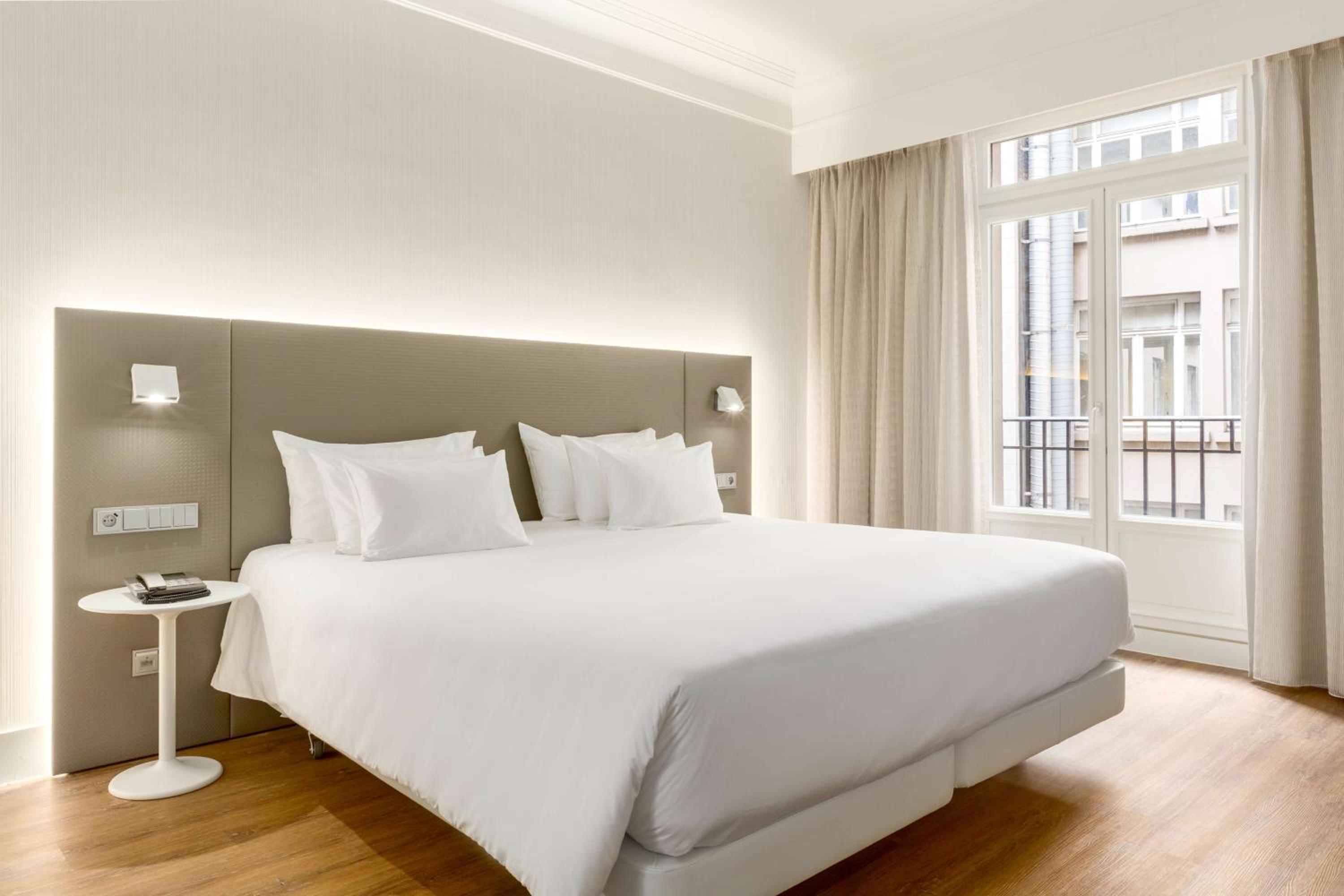 Suite with extra bed (2 adults + 2 children)