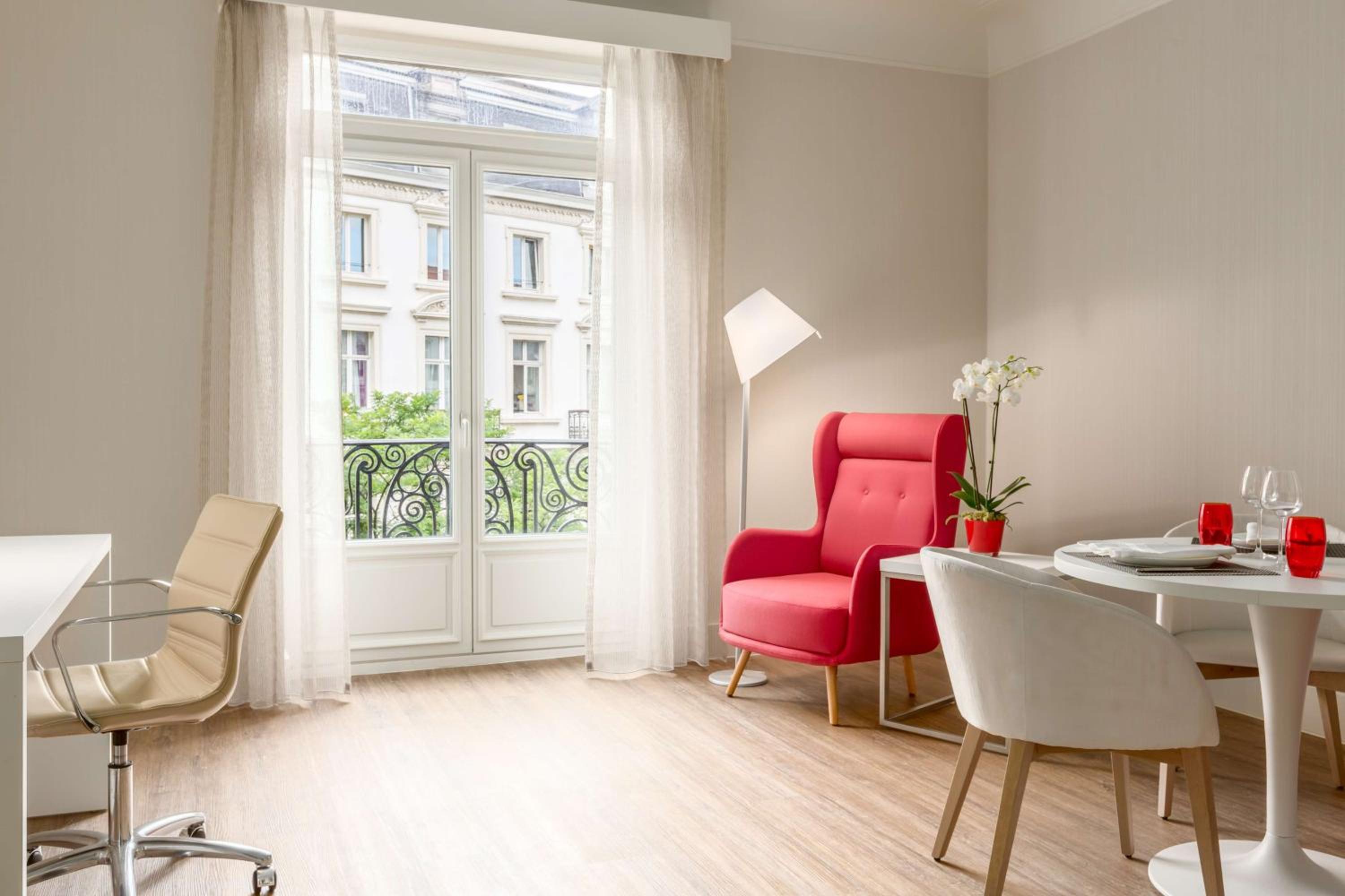 Suite with extra bed (2 adults + 2 children)