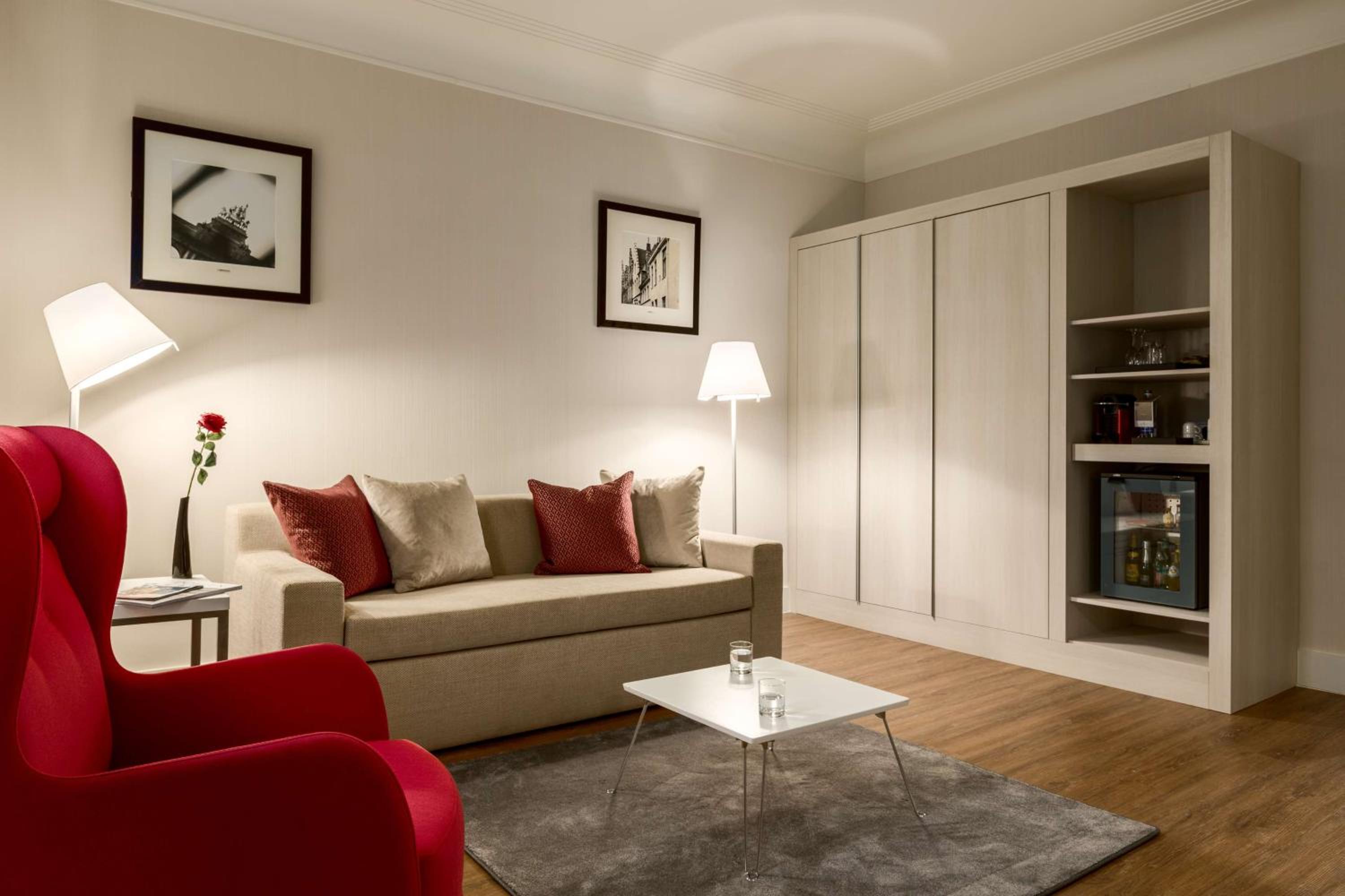Suite with extra bed (2 adults + 2 children) thumbnail 5