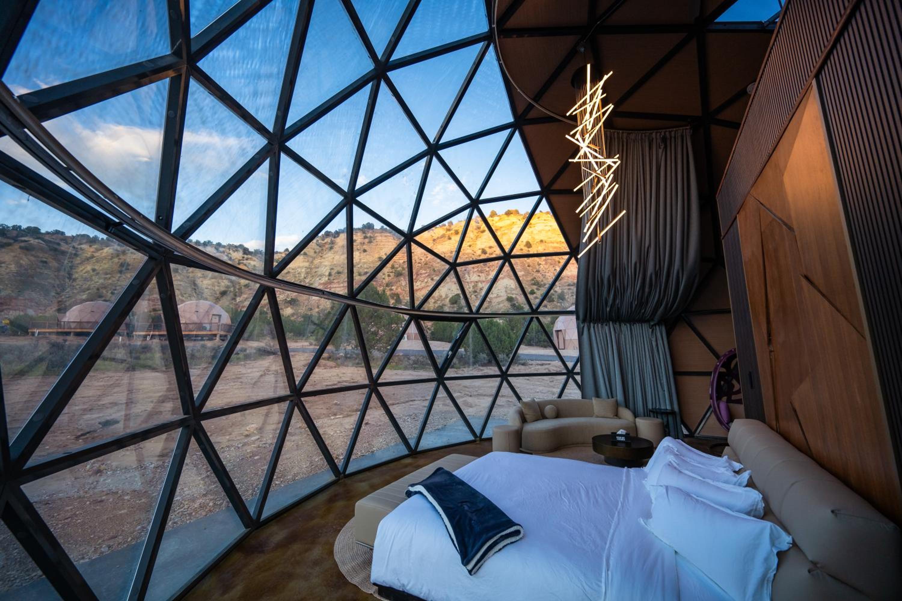 Deluxe King Room - Photo 7