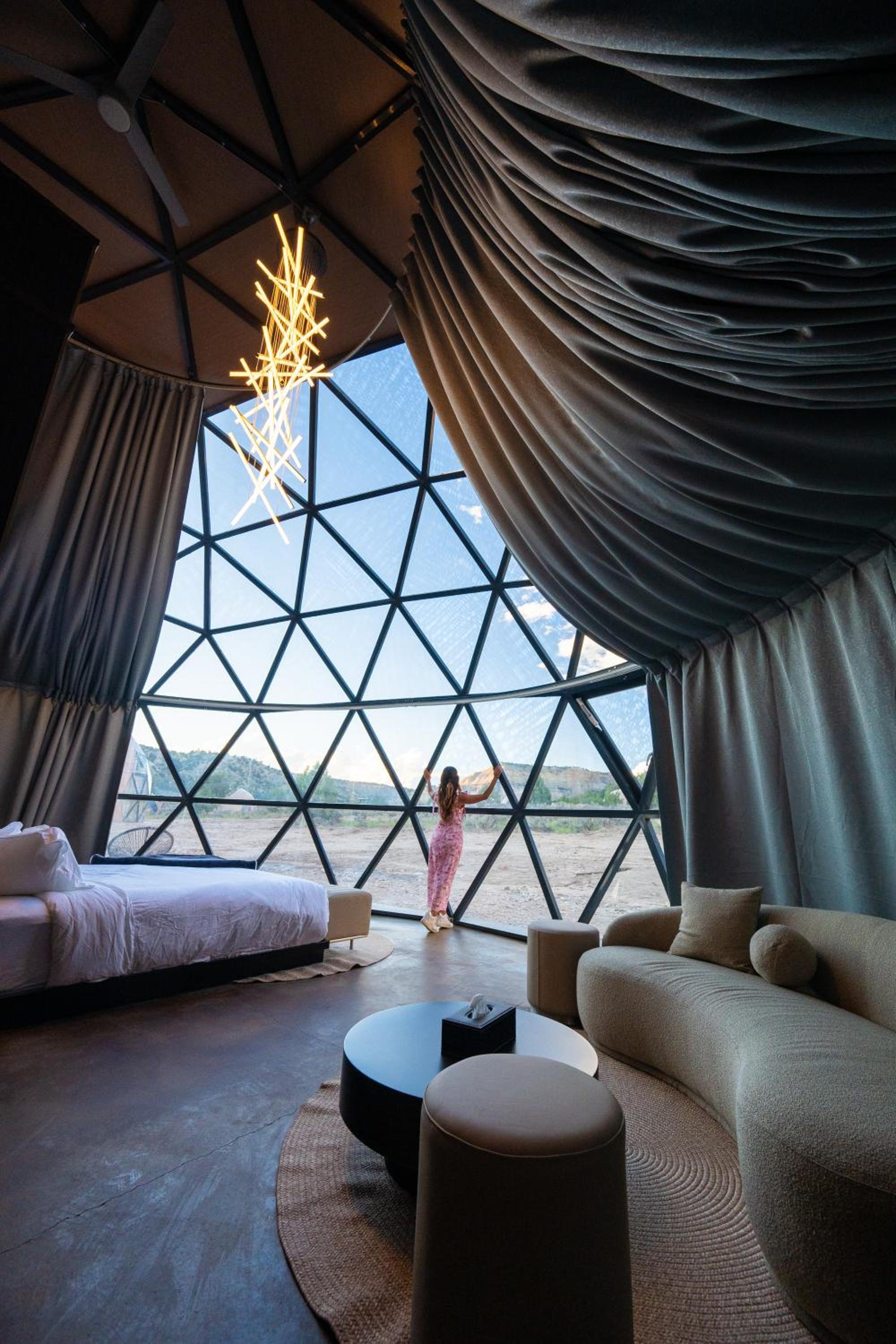 Deluxe King Room - Photo 1
