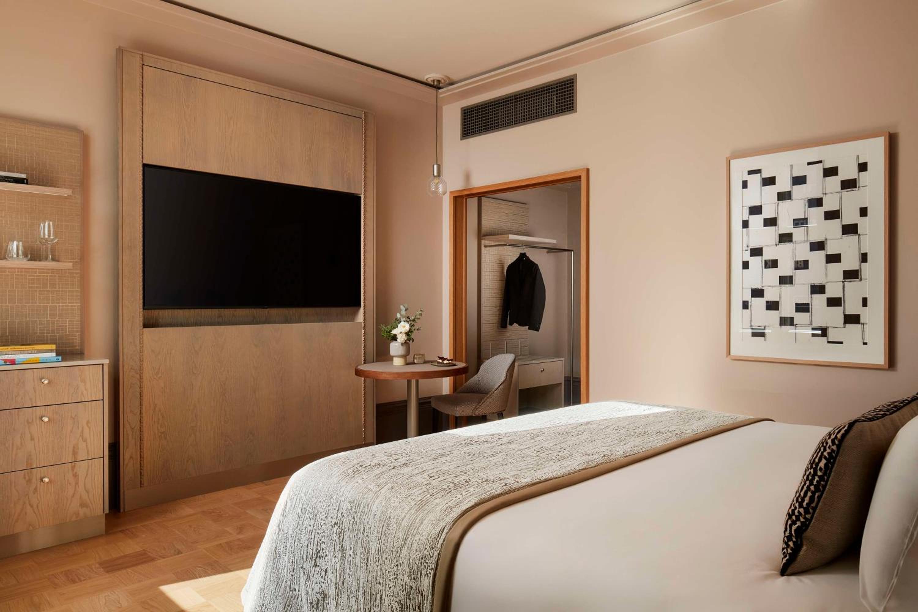 Deluxe Room - Photo 7
