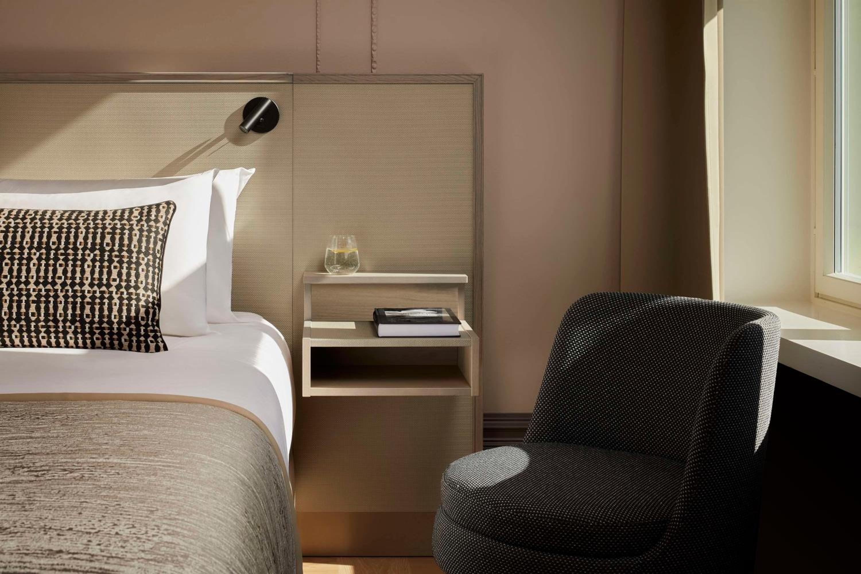 Deluxe Room - Photo 2