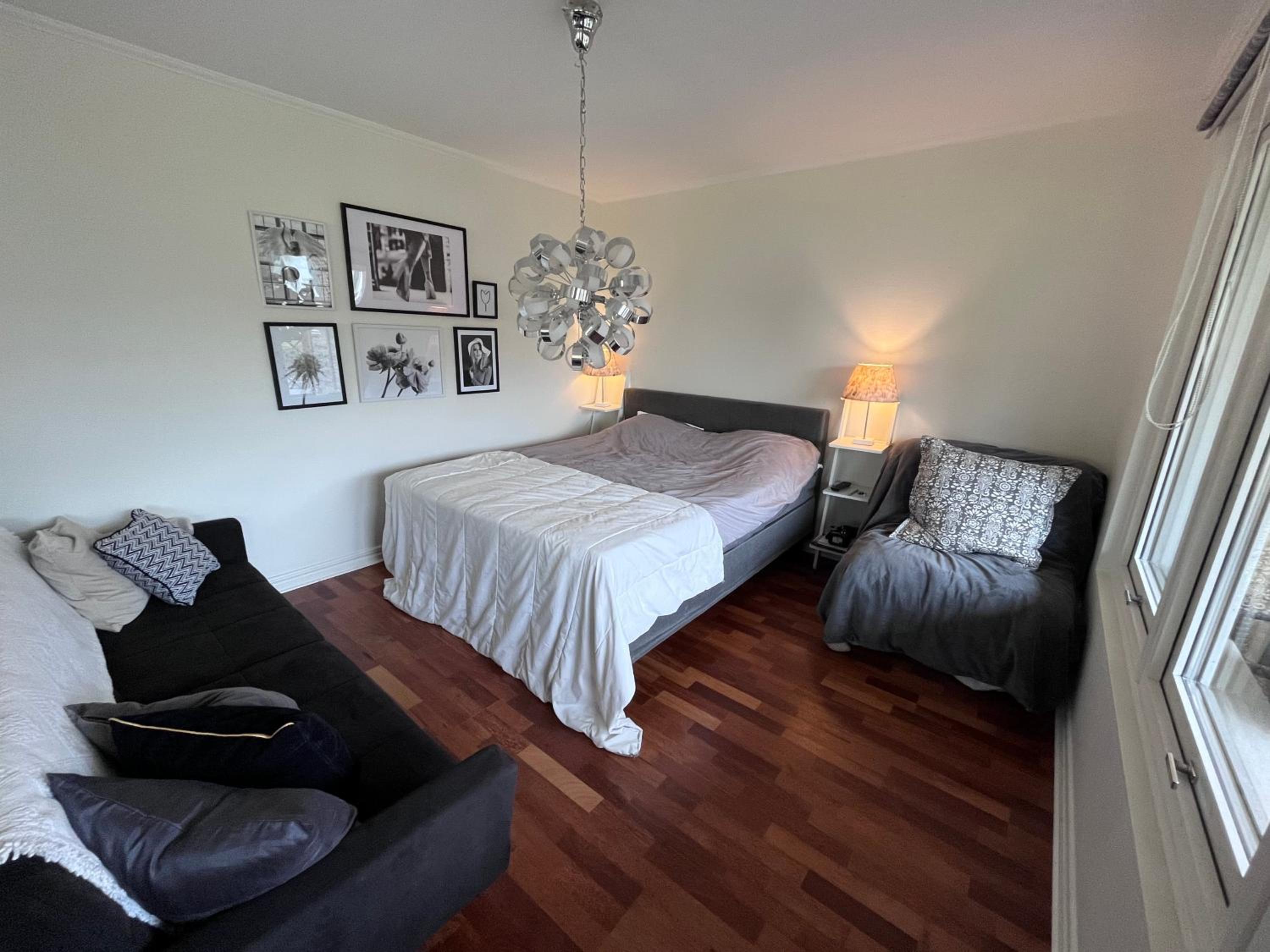 Three-Bedroom House photo 3
