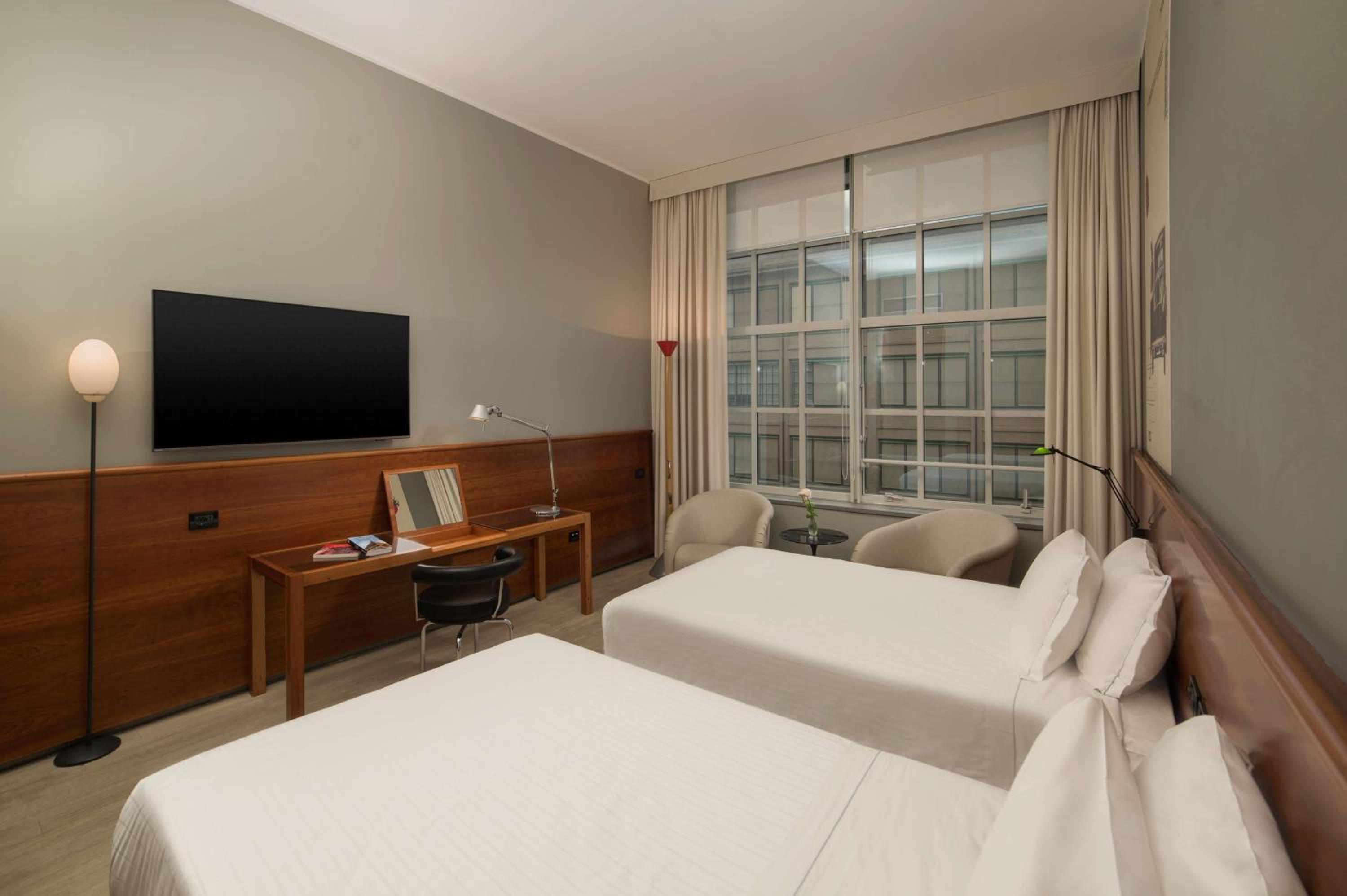 Standard Double or Twin Room with View - Photo 1
