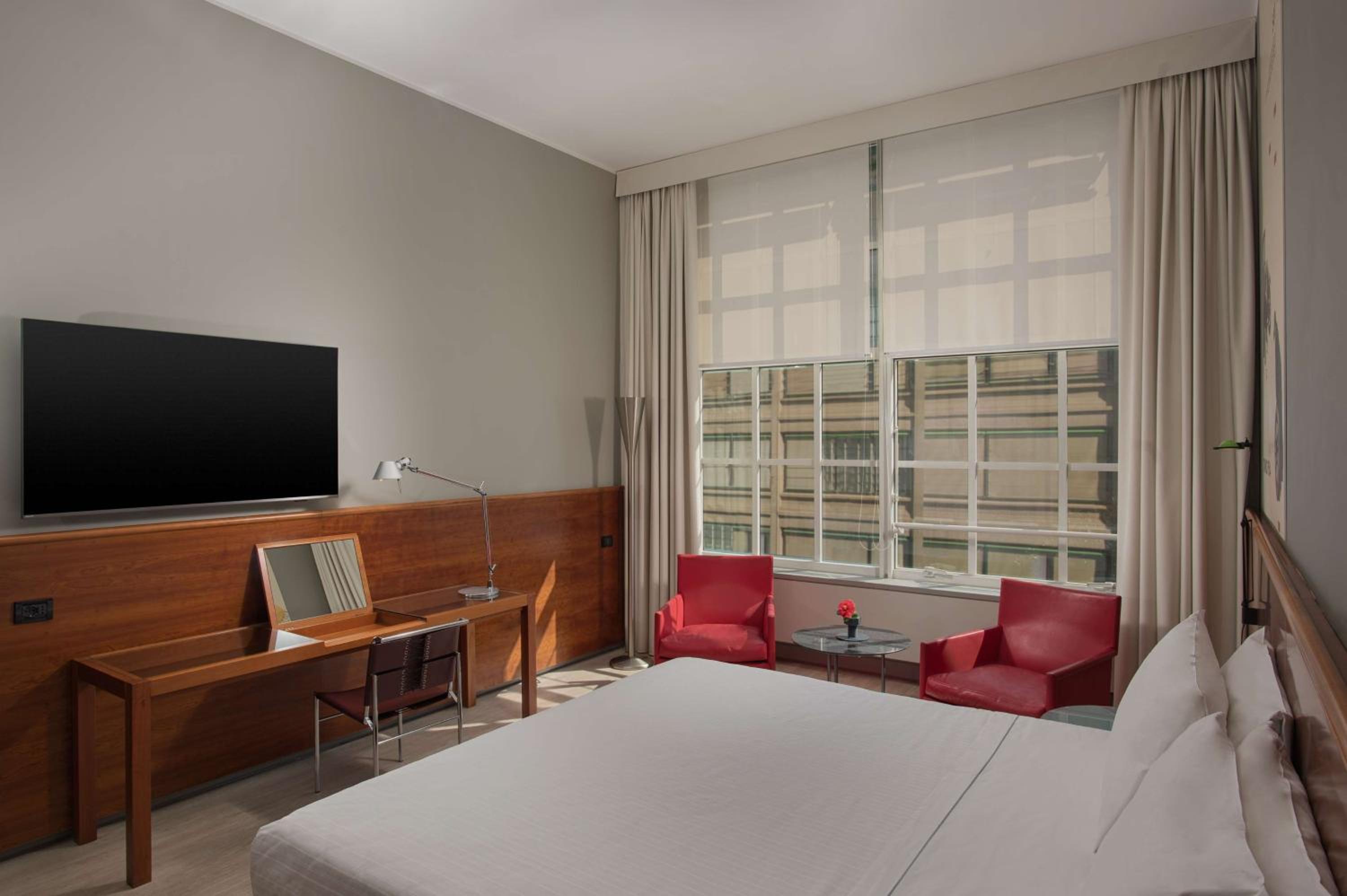 Standard Double or Twin Room with View - Photo 2