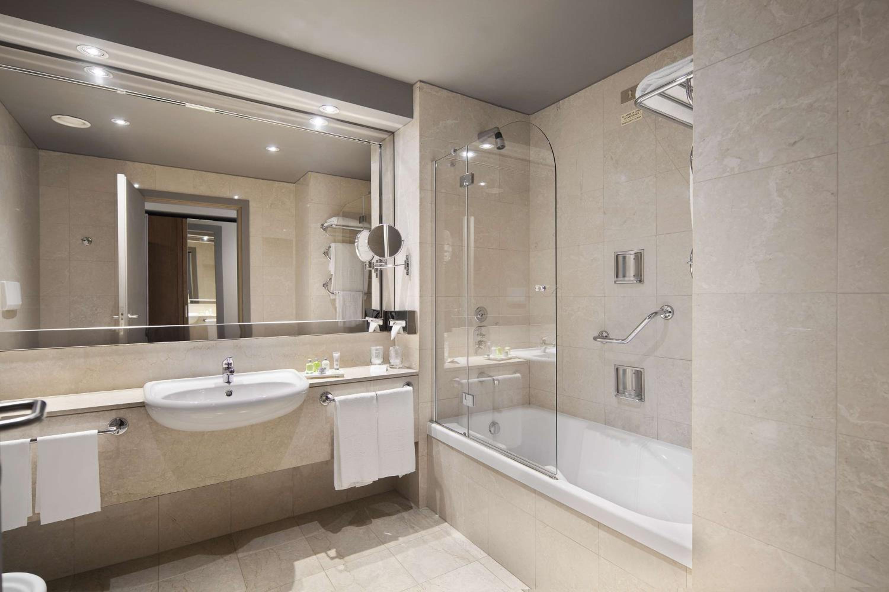 Junior Suite with View - Photo 3