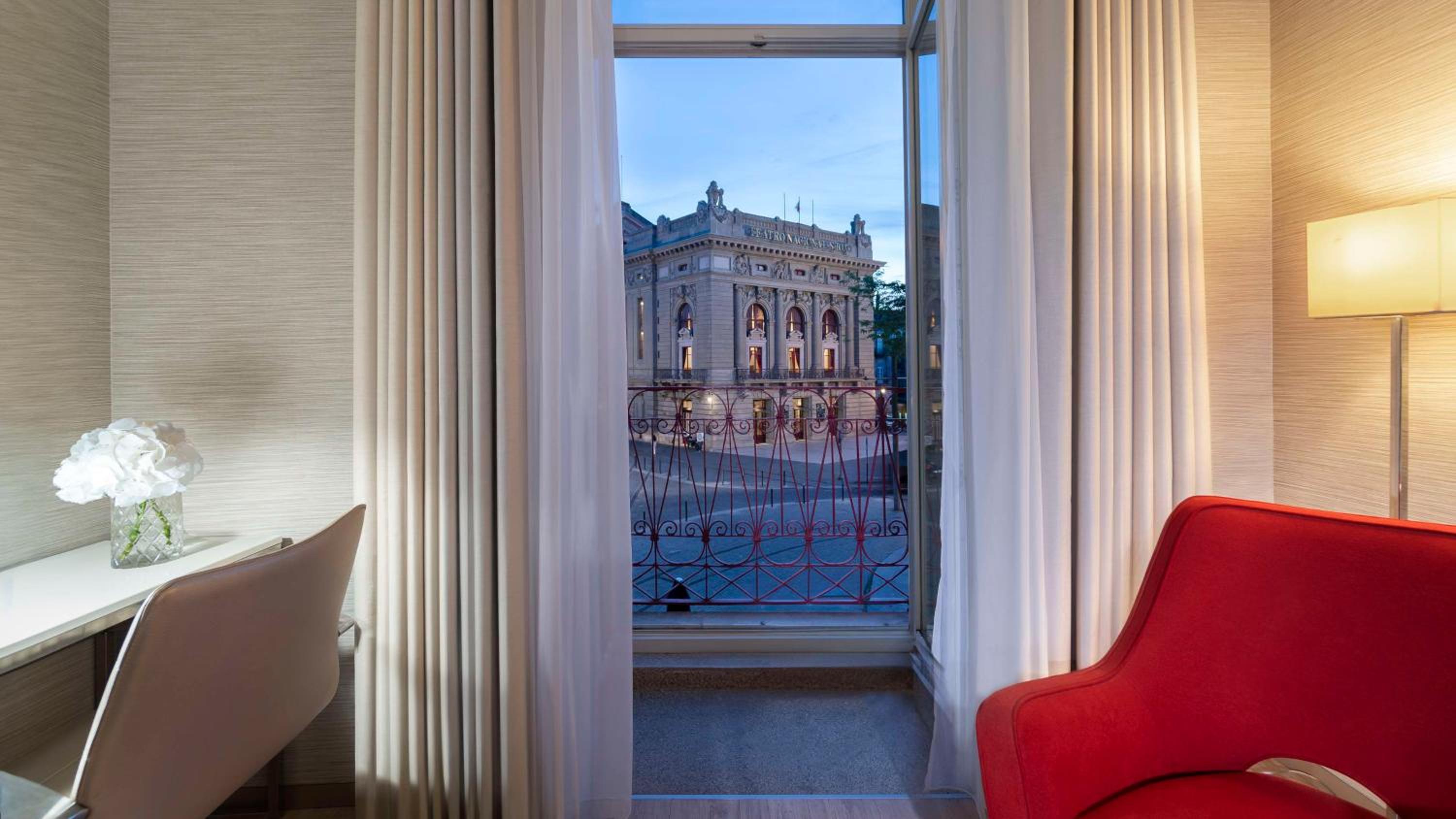 Superior Double or Twin Room with City View photo 2