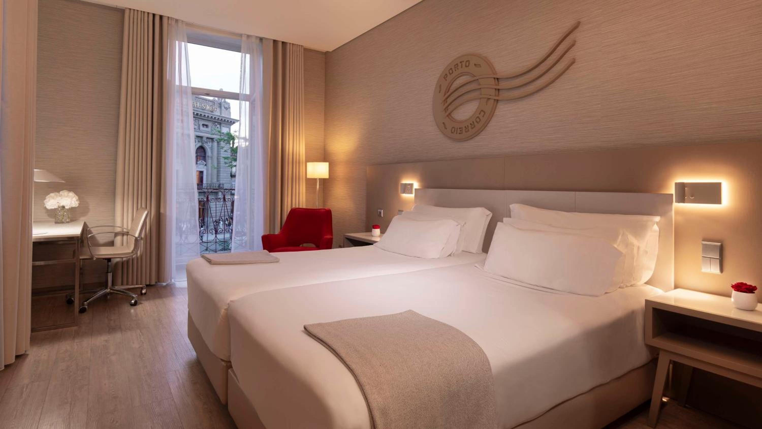 Superior Double or Twin Room with City View photo 3