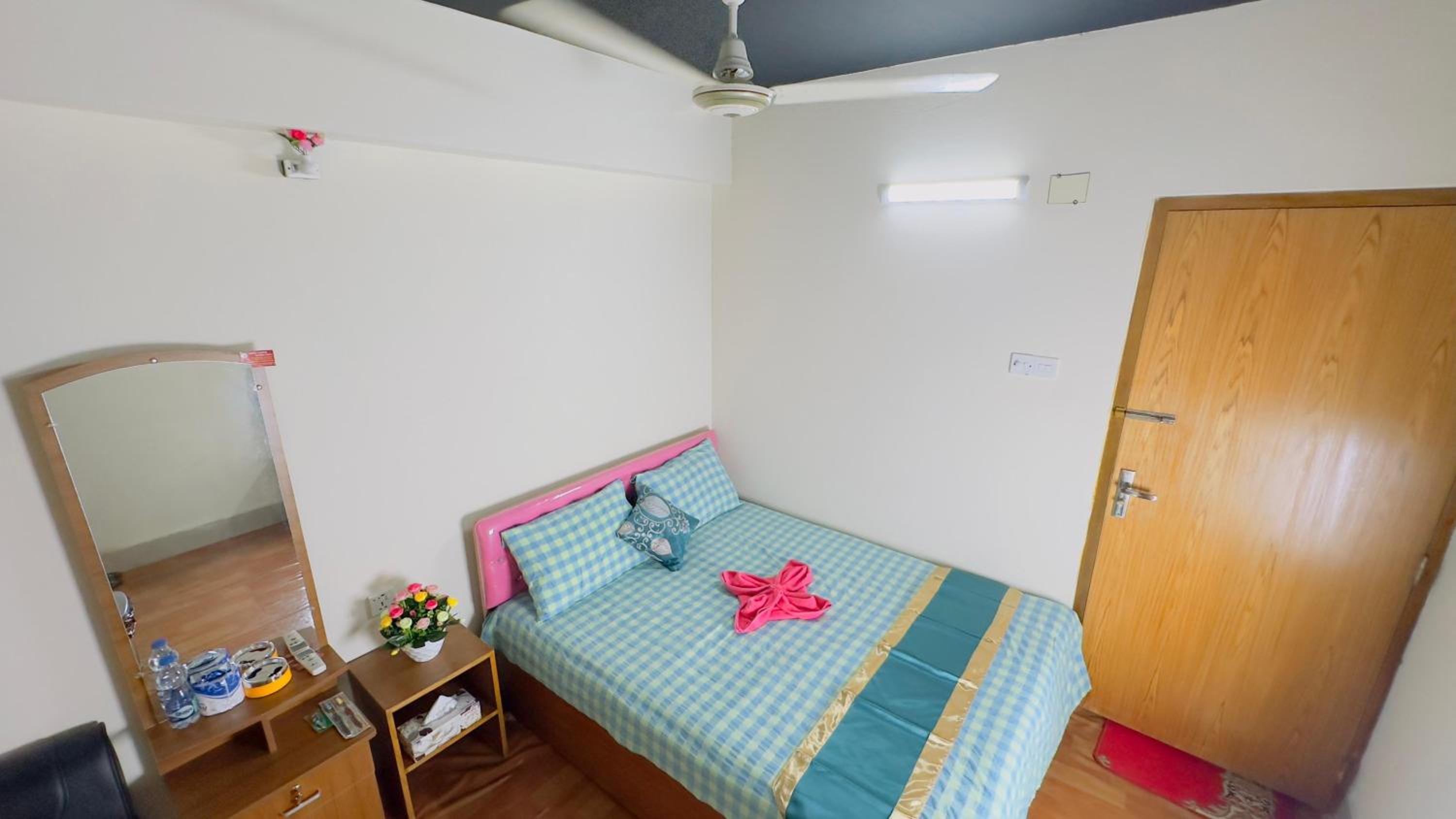Queen Room photo 3