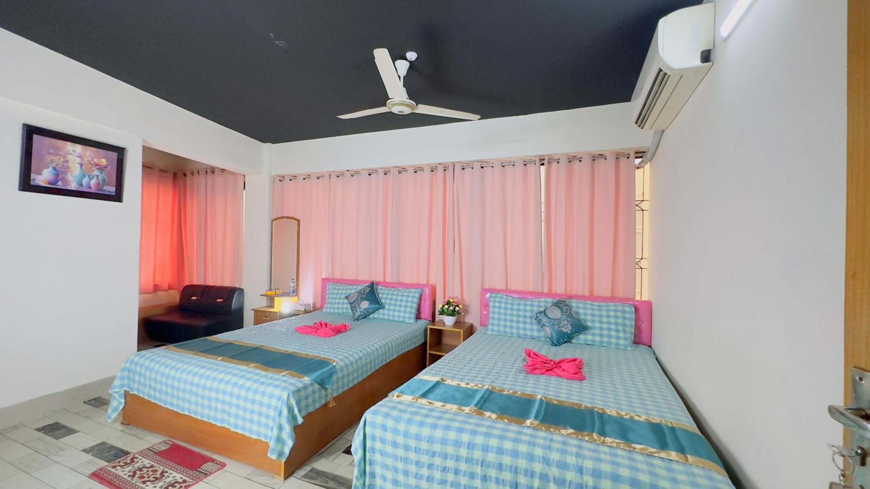 Deluxe Family Room photo 1