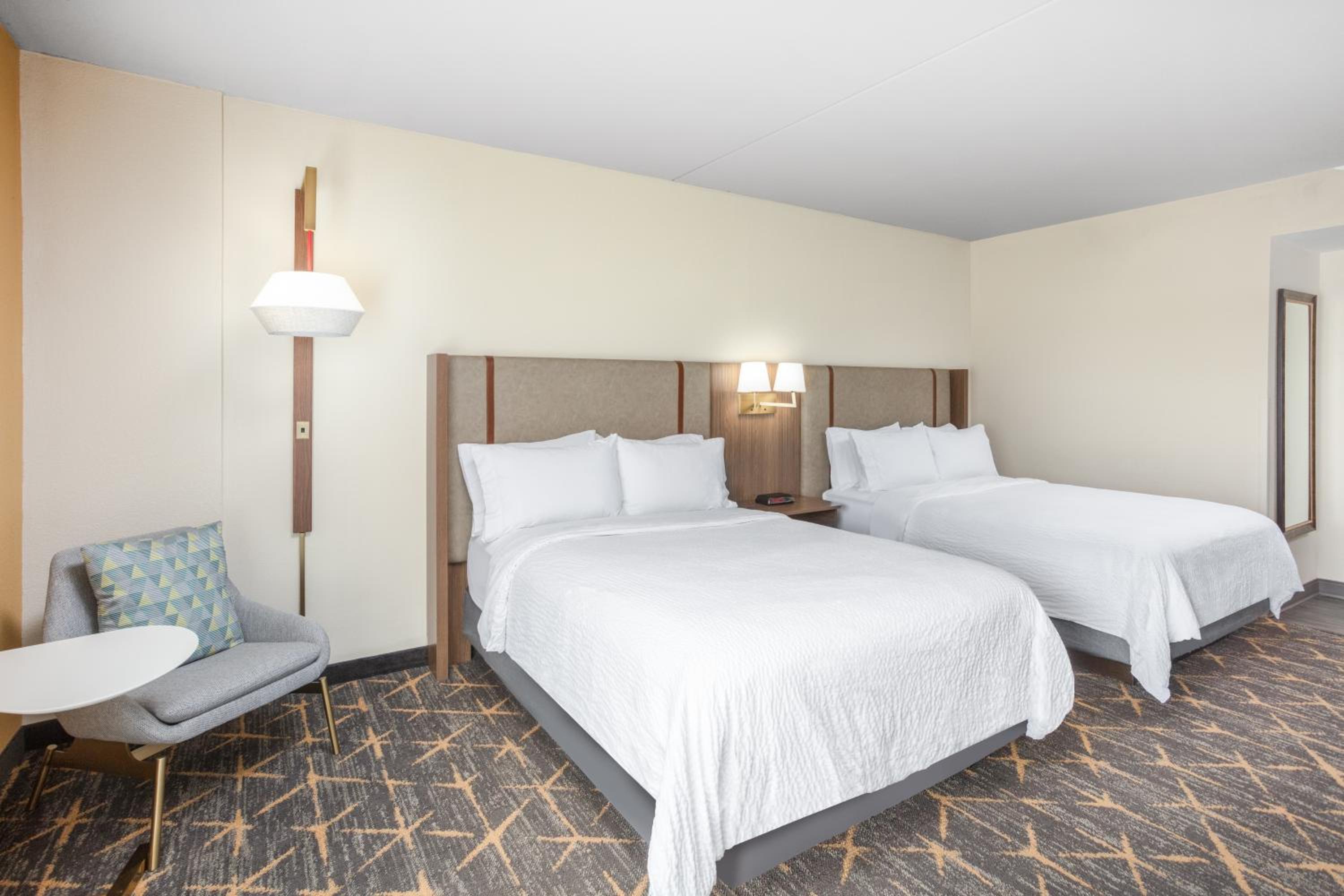 Standard Queen Room with Two Queen Beds - Communications Accessible photo 2