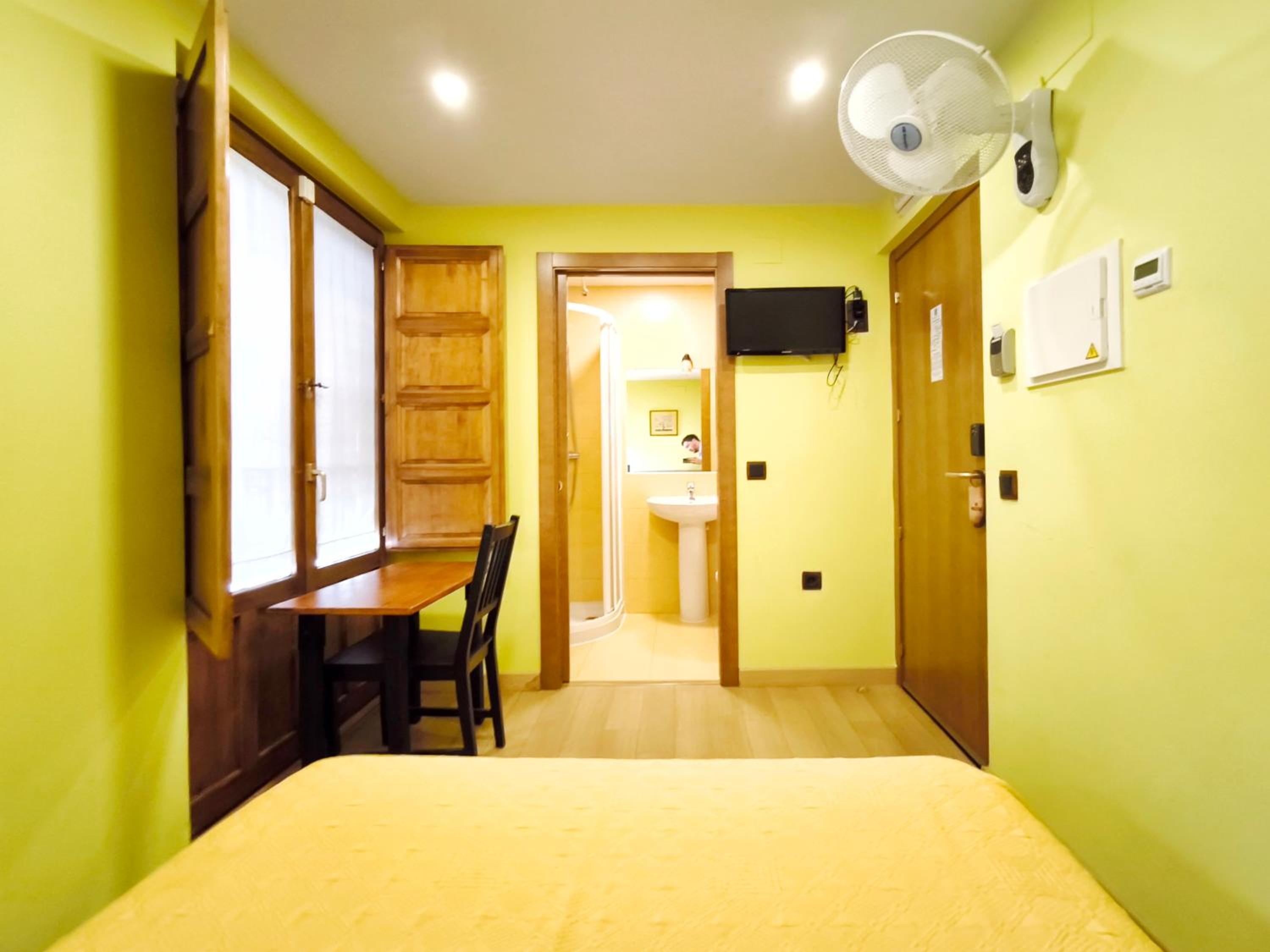 Single Room photo 3
