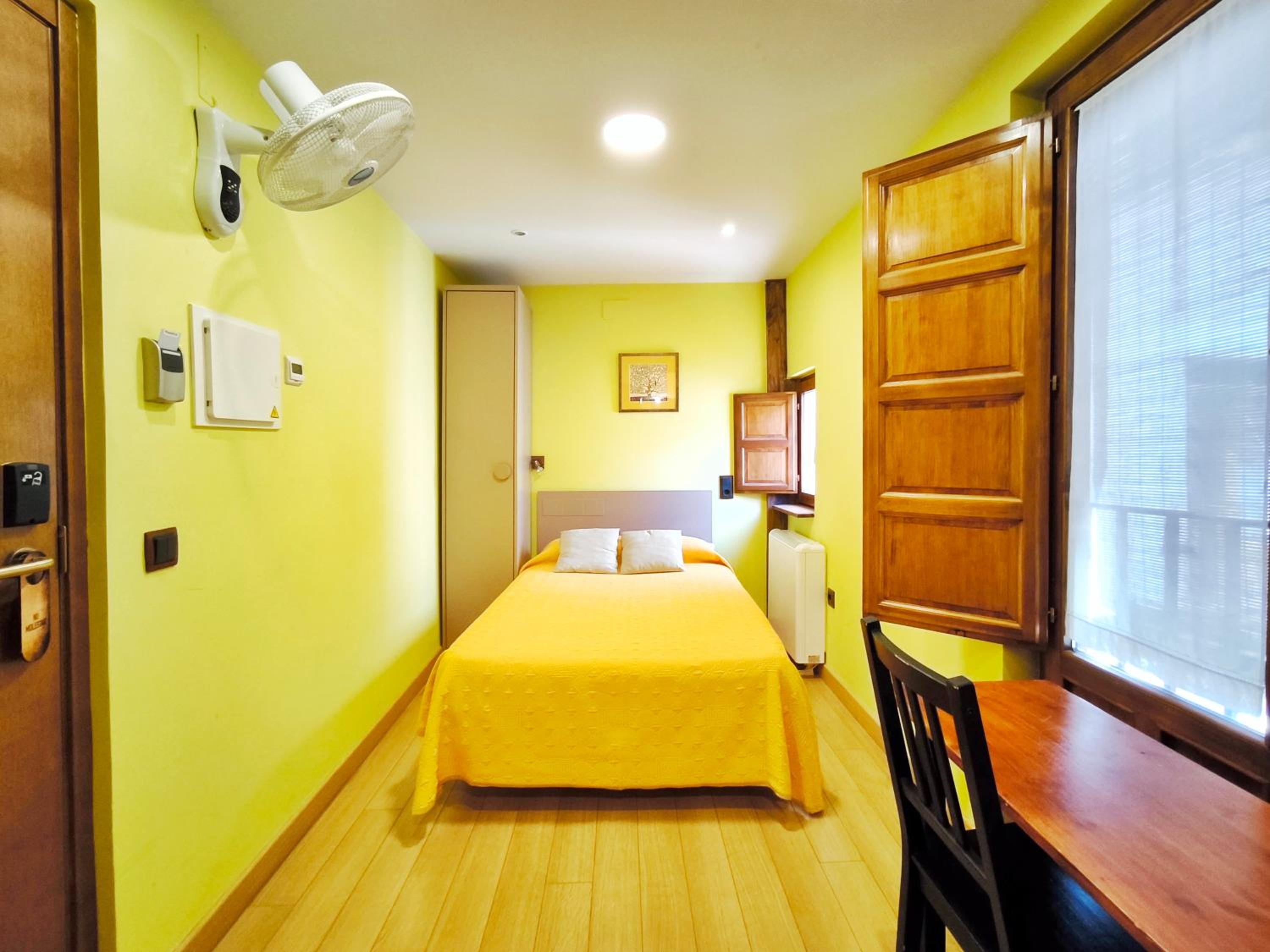 Single Room photo 2