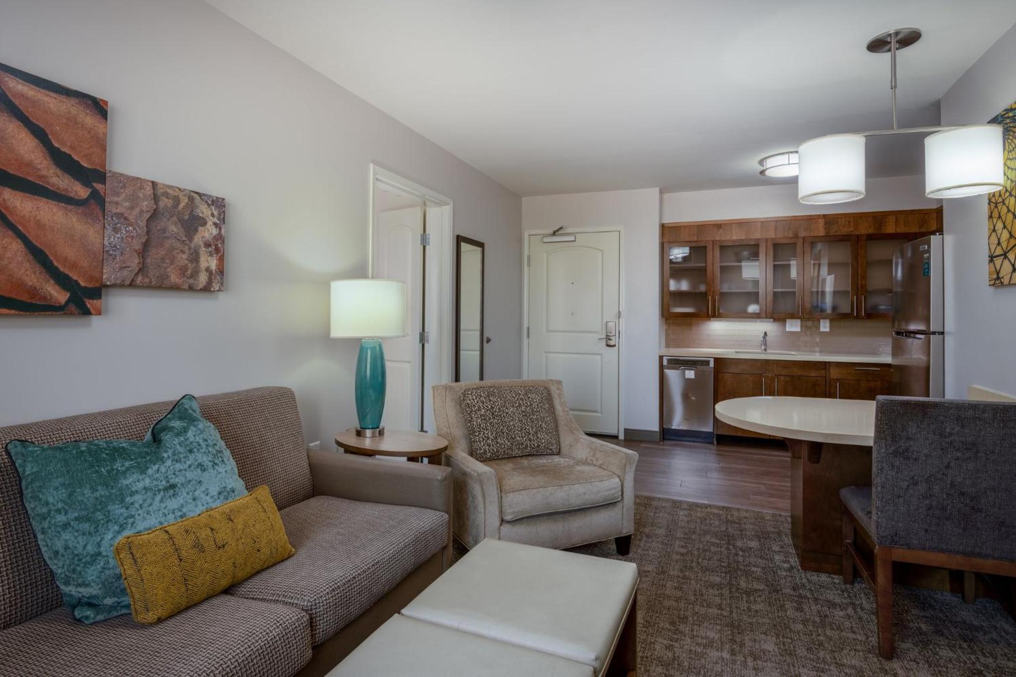 Queen Suite with Two Queen Beds and Mobility Accessible Bathtub - Non-Smoking