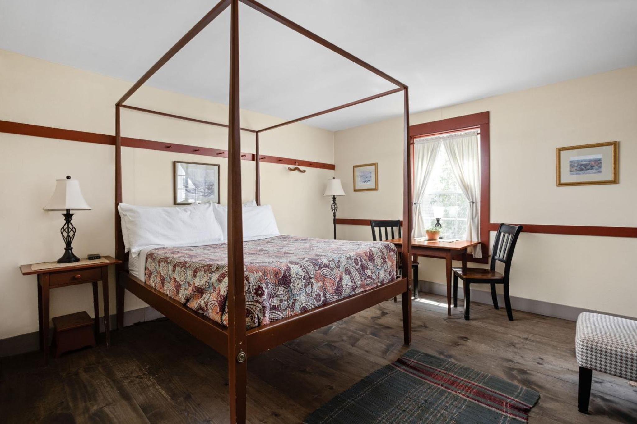 Deluxe Queen Room
