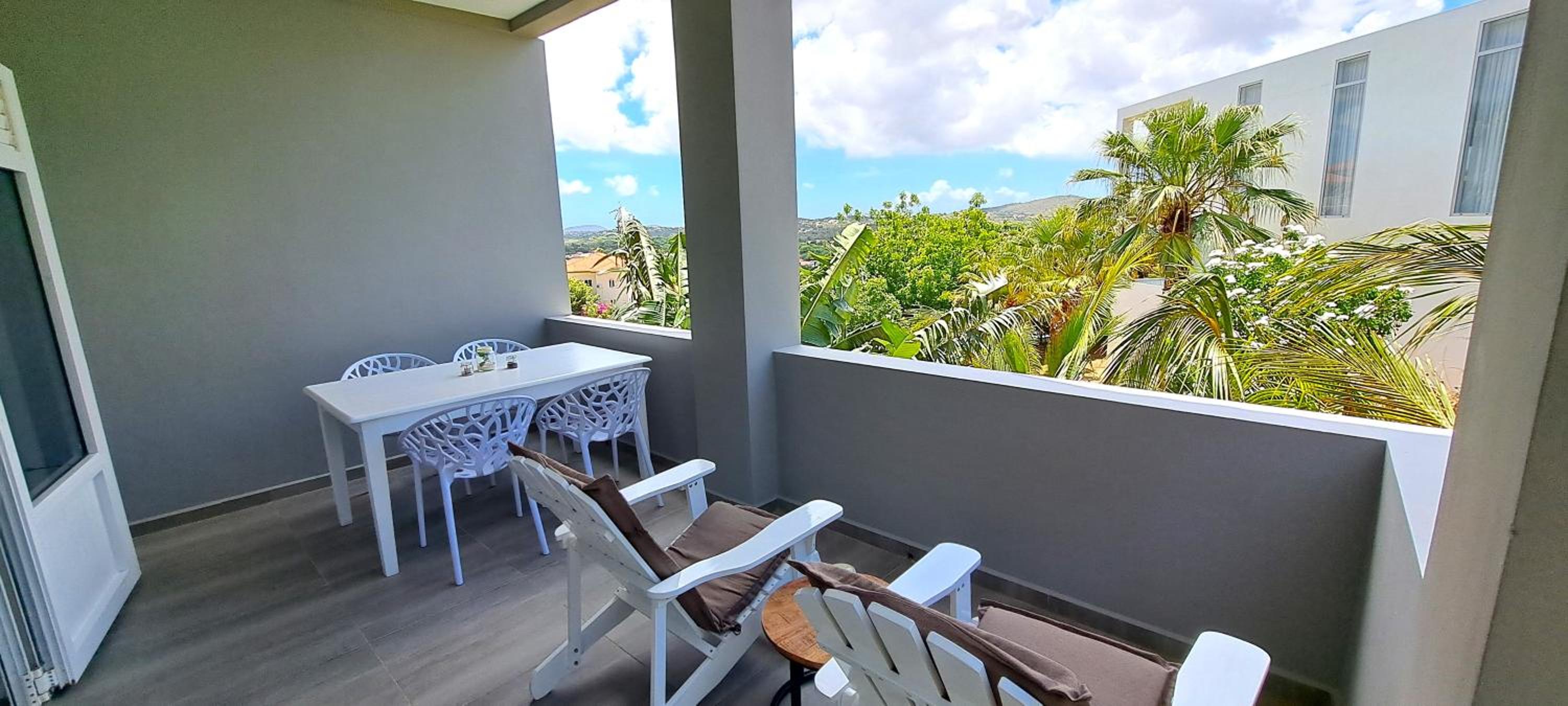 Two-Bedroom Apartment with View photo 3