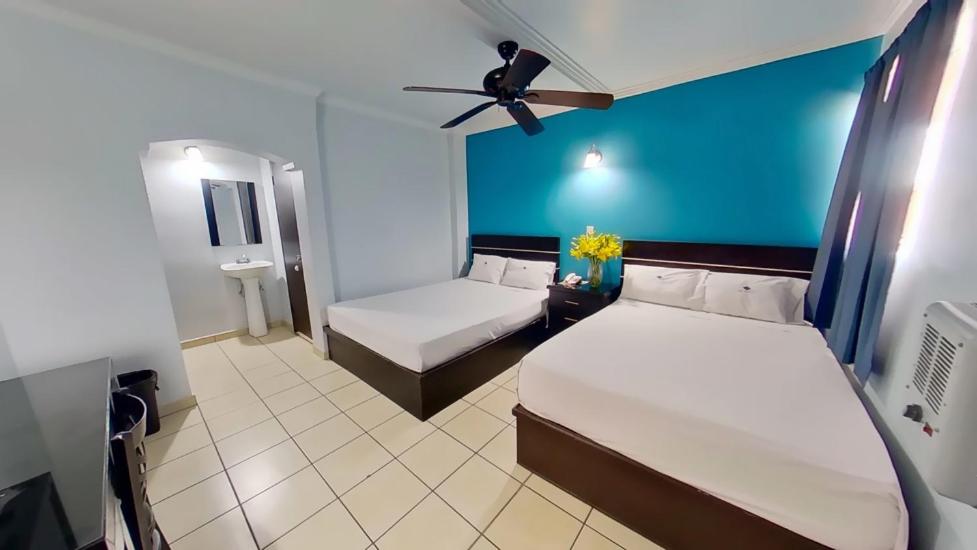 Double Room with Two Double Beds photo 1