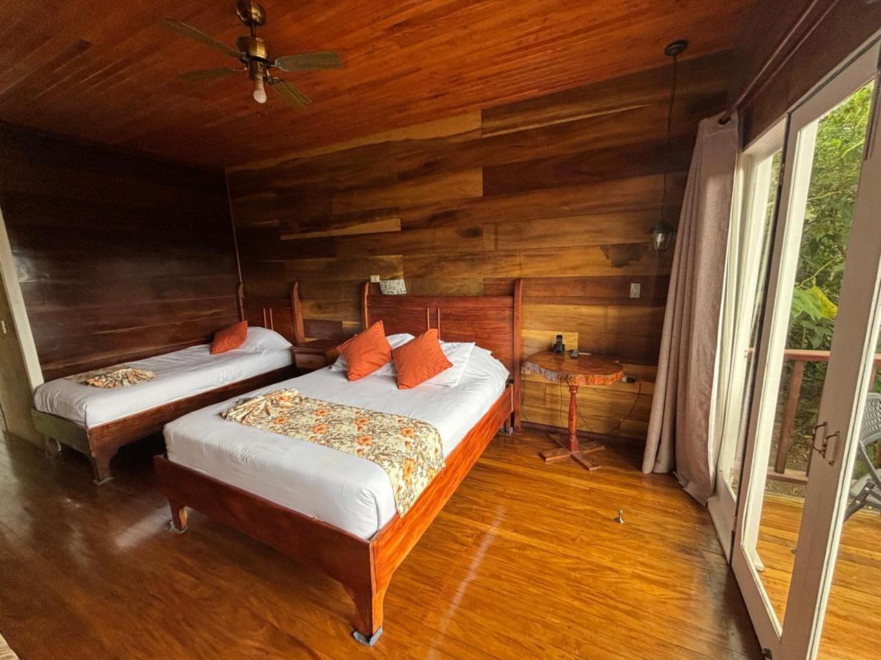 Deluxe Room with Balcony and Mountain View - Lower photo 1