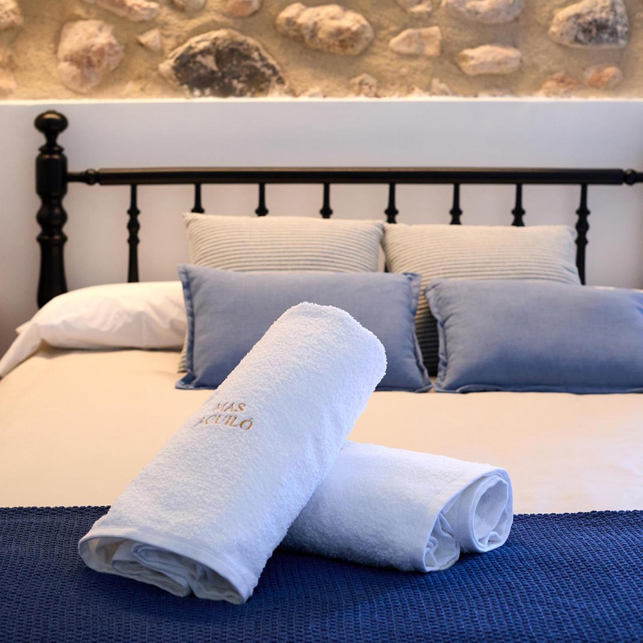 Deluxe Double Room with Balcony photo 3