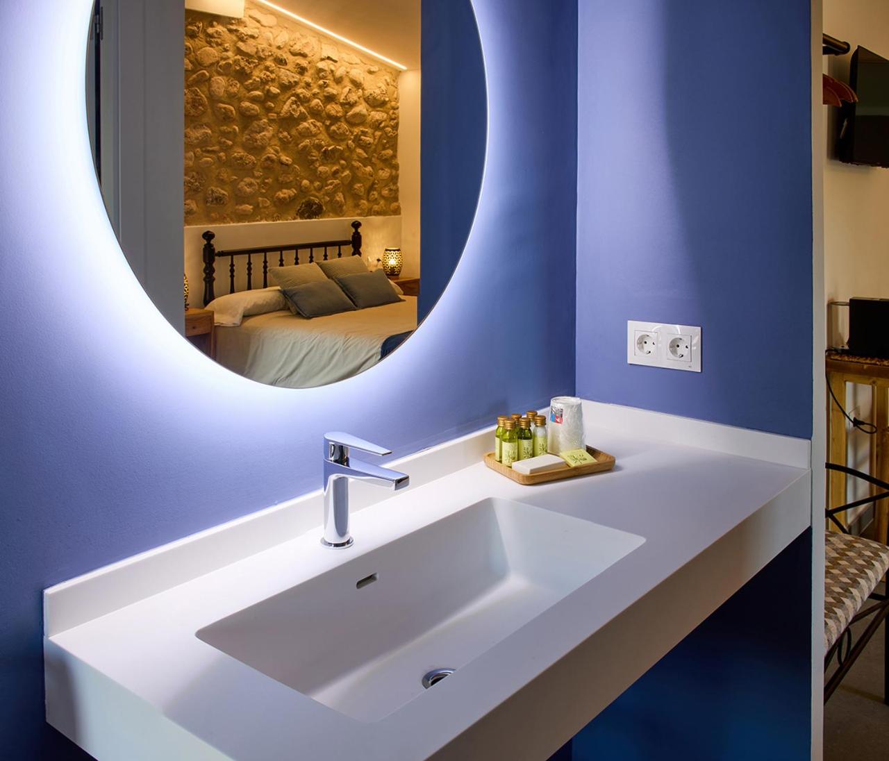Deluxe Double Room with Balcony photo 2