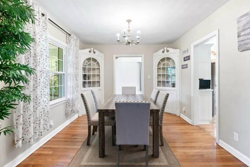 Three-Bedroom House photo 2