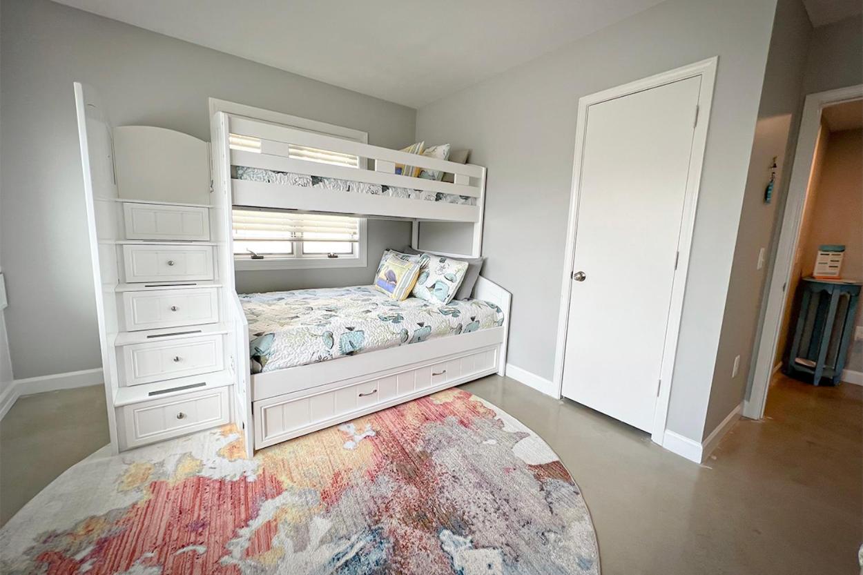 Three-Bedroom Apartment - Oceanfront photo 1