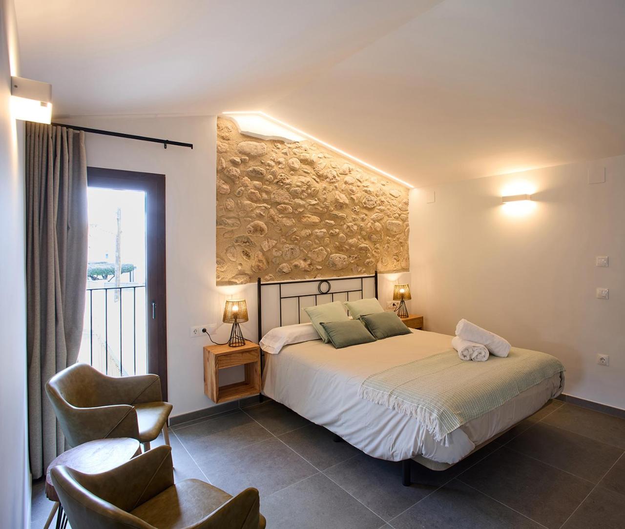Deluxe Double Room with Balcony photo 2