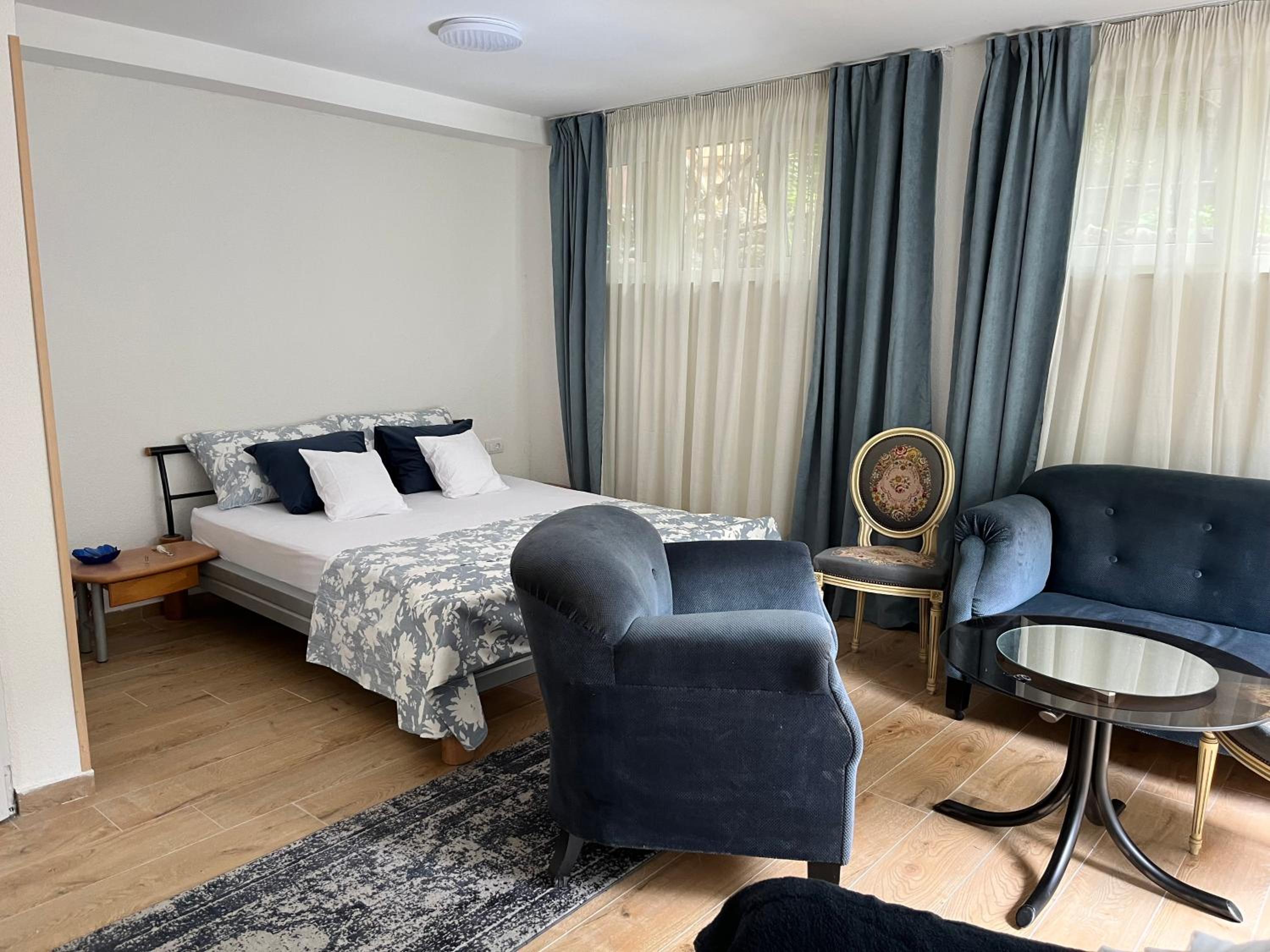 One-Bedroom Family Apartment