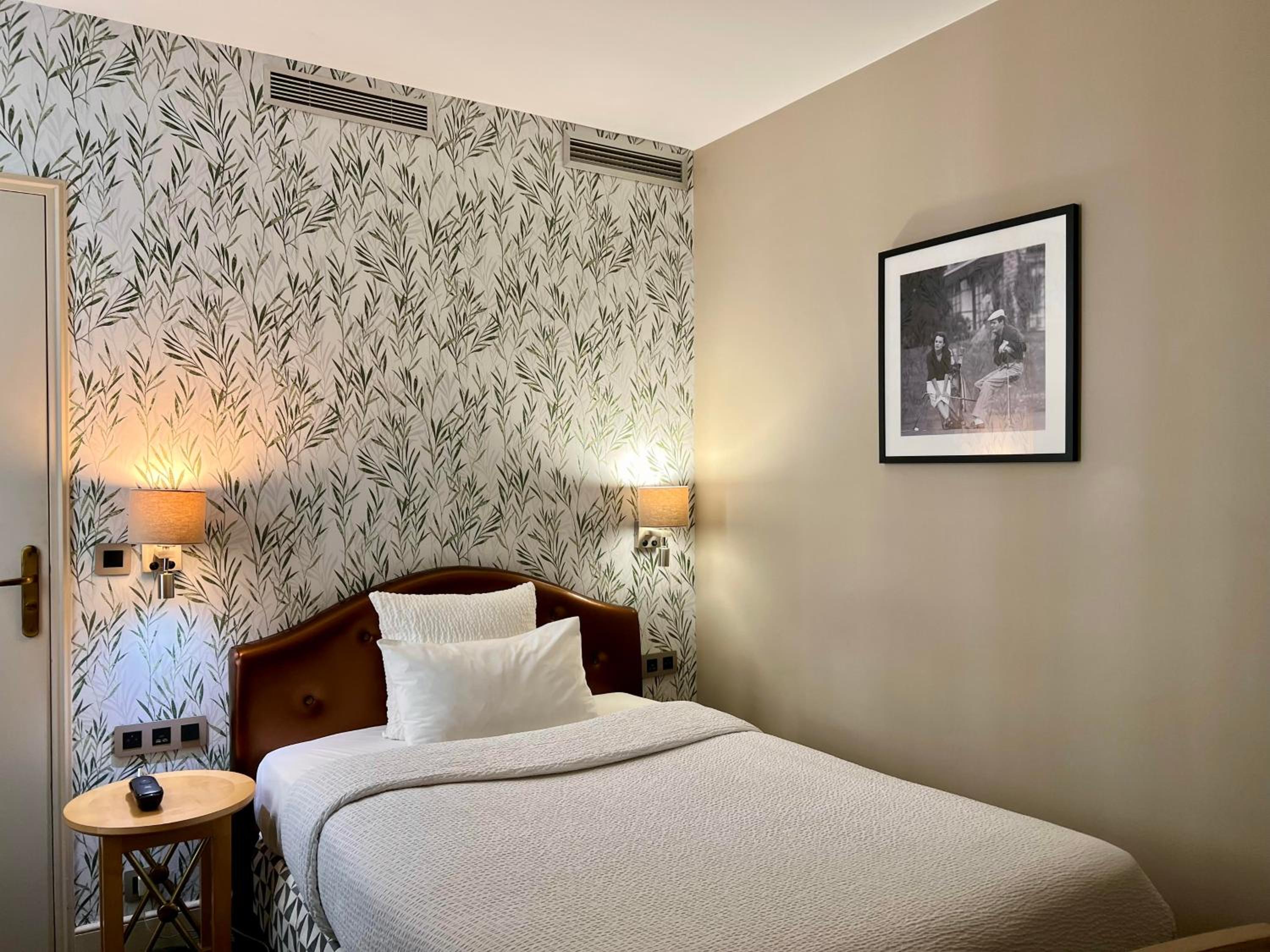 Single Room thumbnail 6