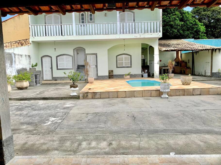 Five-Bedroom House photo 2