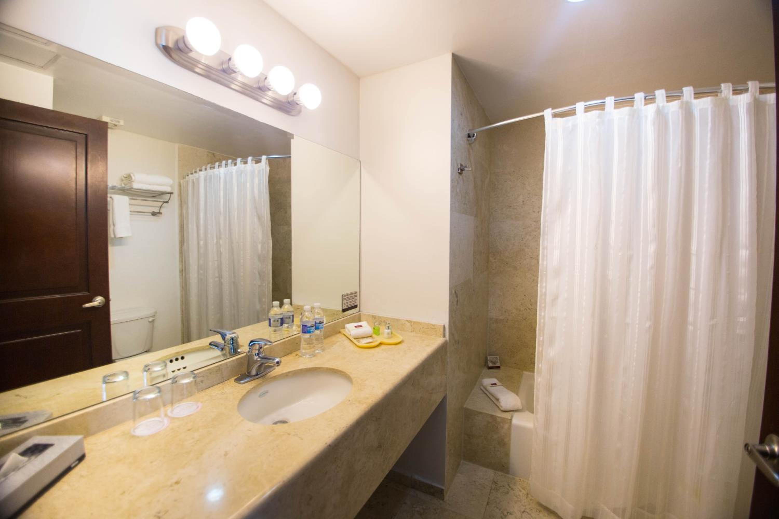 Standard King Room - Photo 2