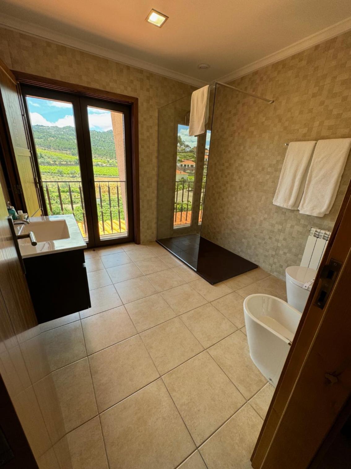 Double or Twin Room with Private Bathroom photo 3