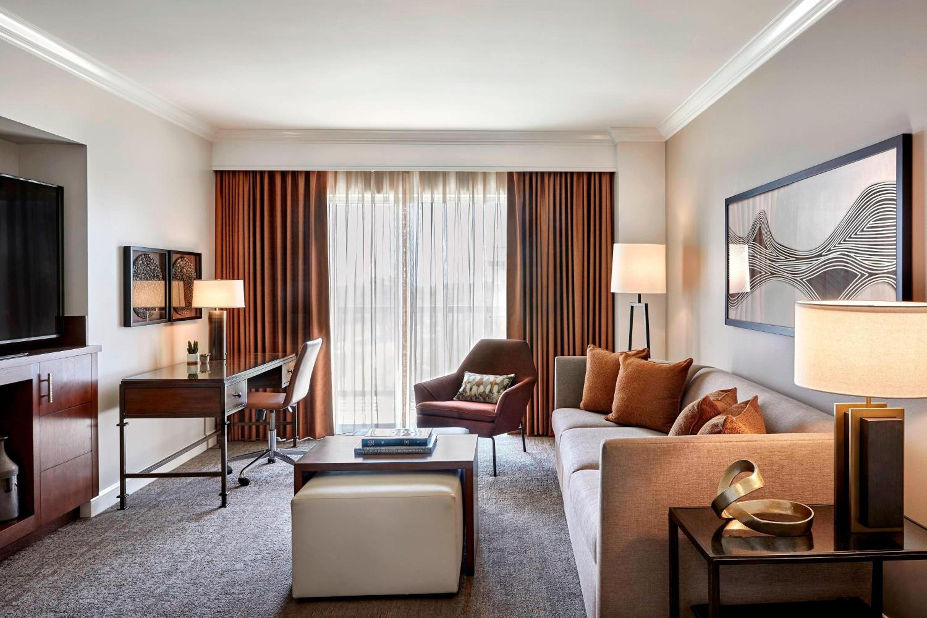 Executive One-Bedroom Suite - Photo 4