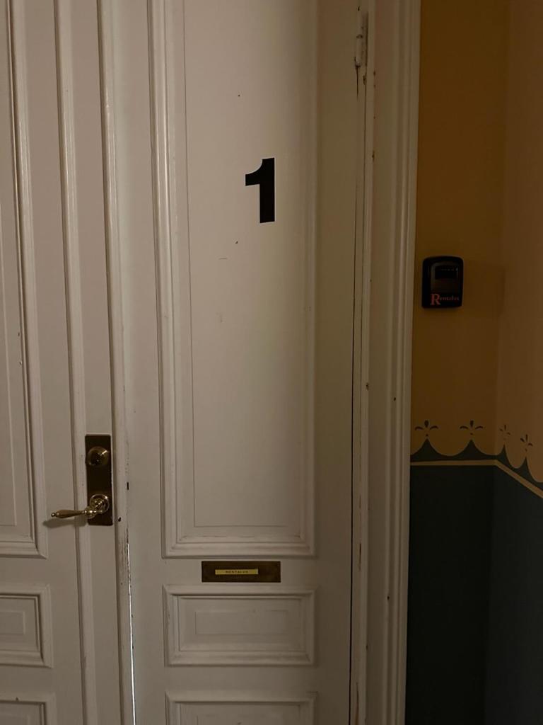 One-Bedroom Apartment photo 2