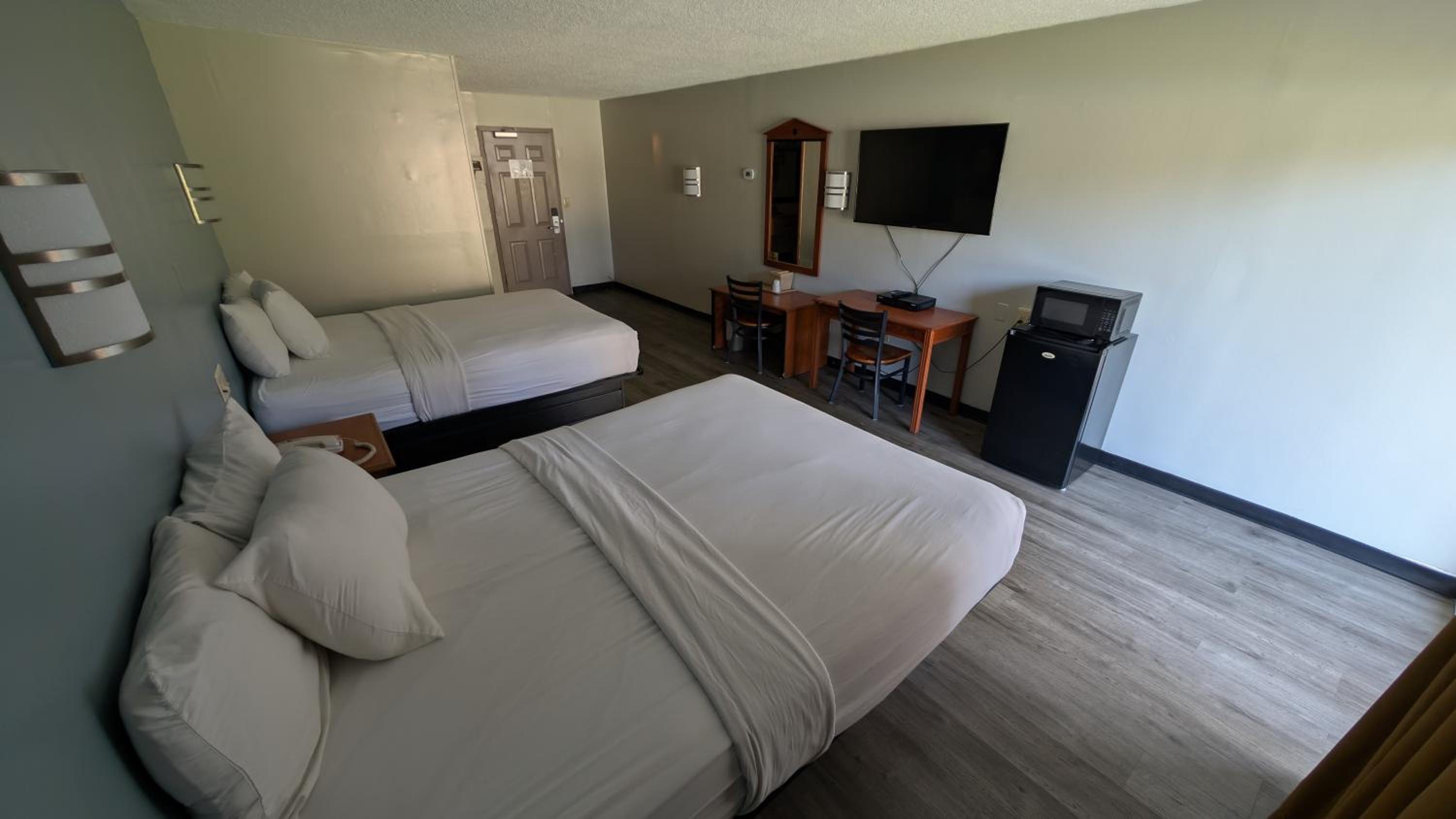 Double Room with Two Double Beds photo 2