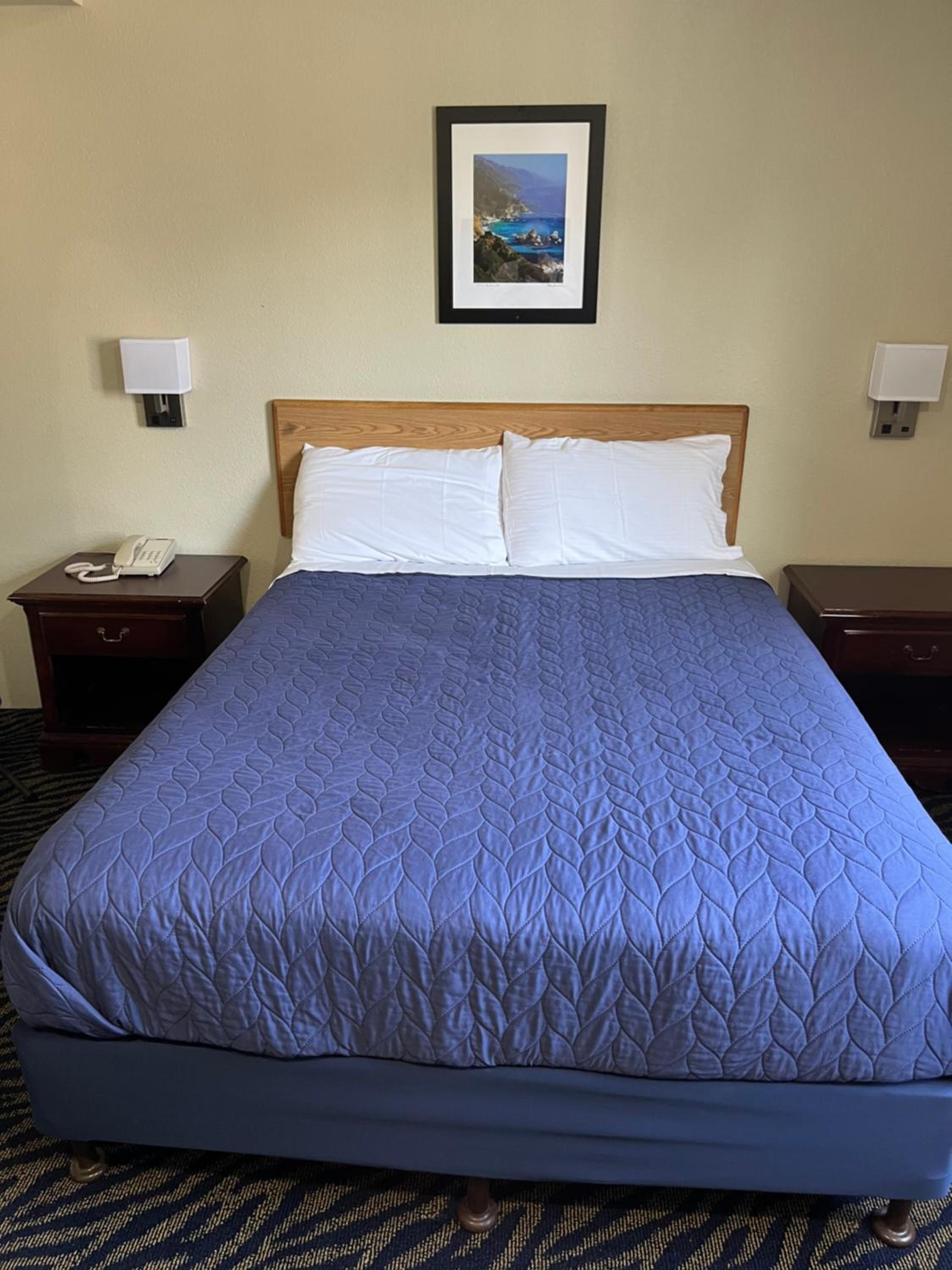 Queen Room photo 1