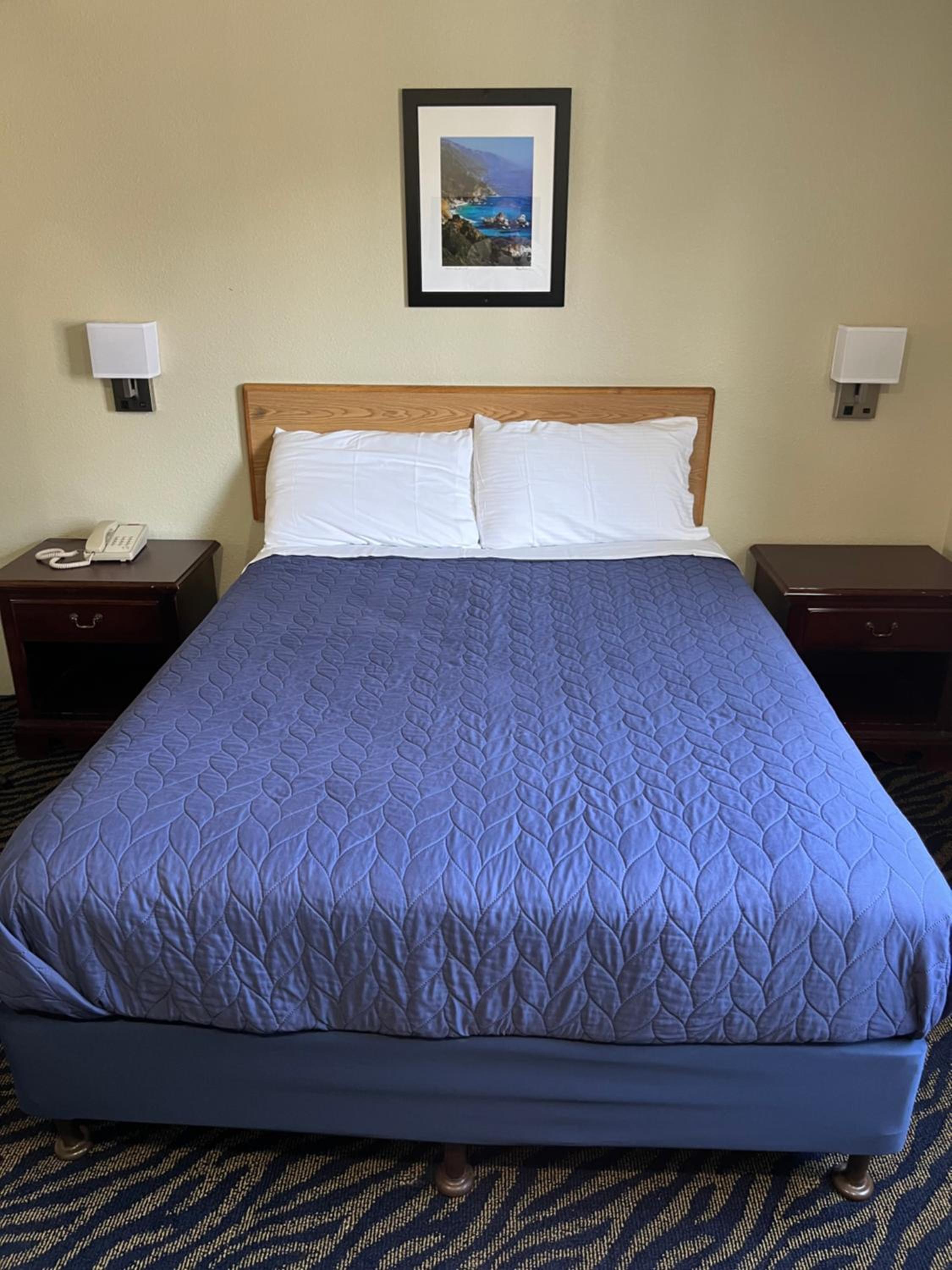 Queen Room photo 2