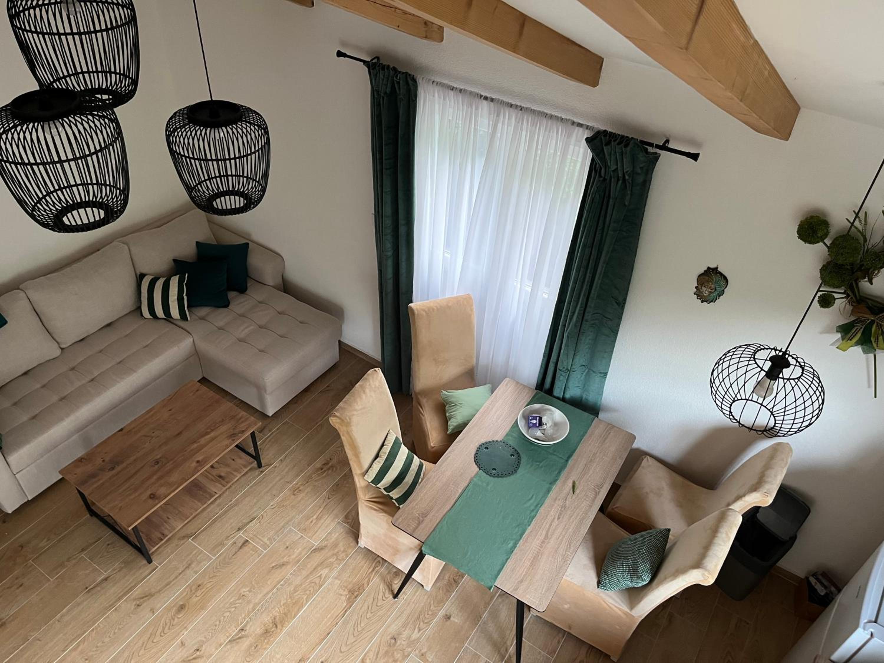 One-Bedroom Loft Apartment with One Queen Bed
