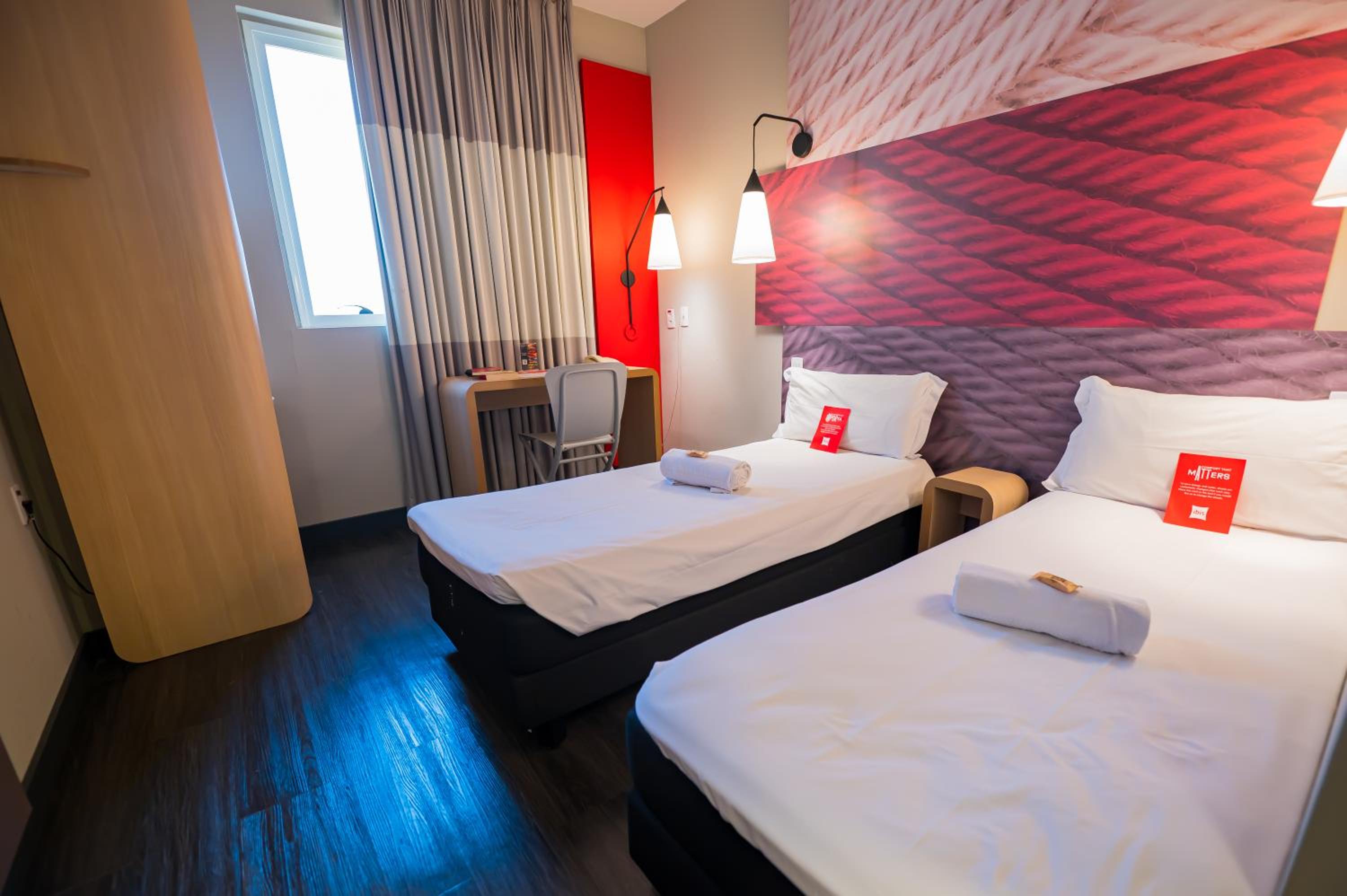 Accessible Twin Room photo 3