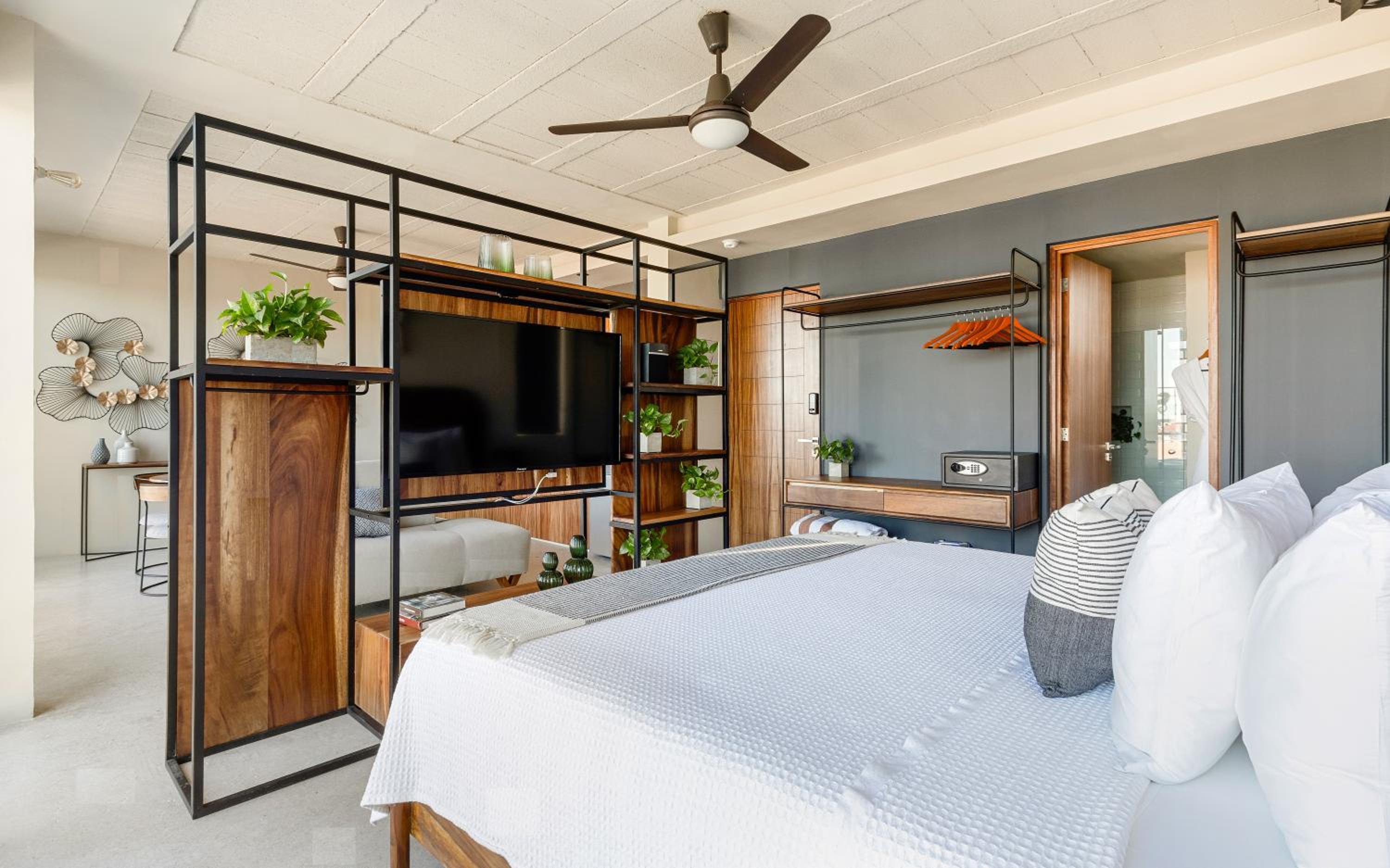 One-Bedroom Apartment With Balcony