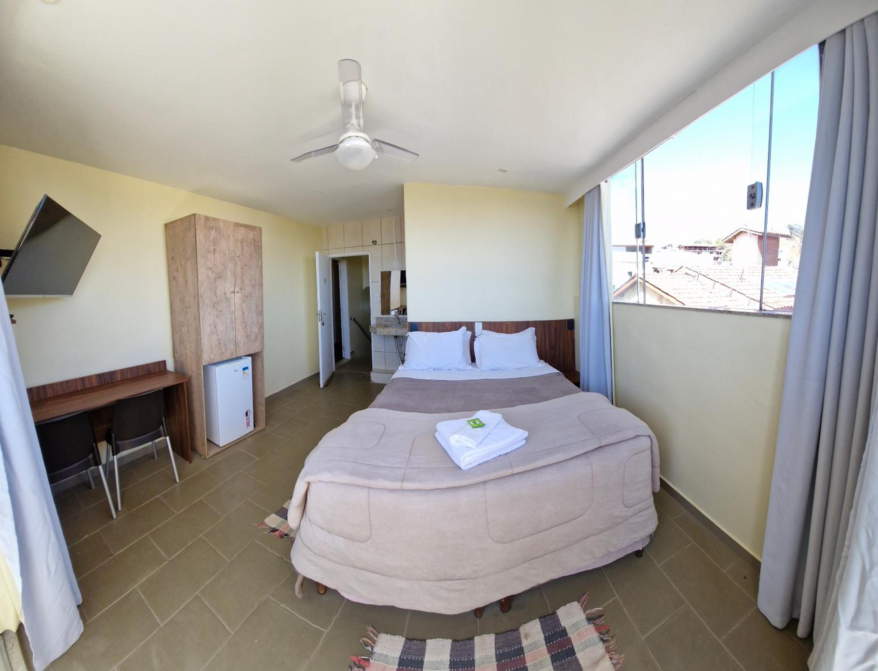 Deluxe Double Room with Balcony - Photo 4