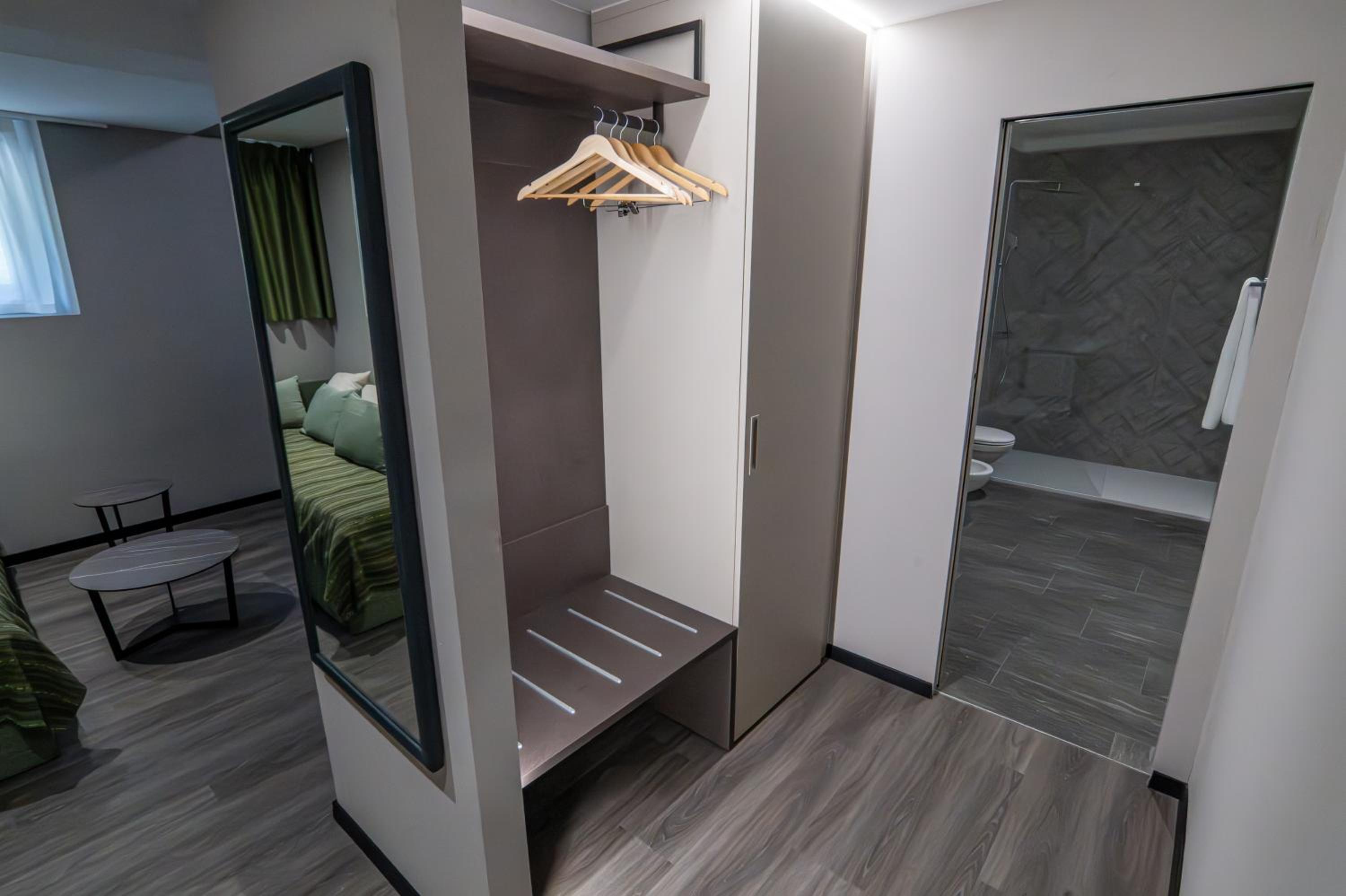 Suite - Photo 3
