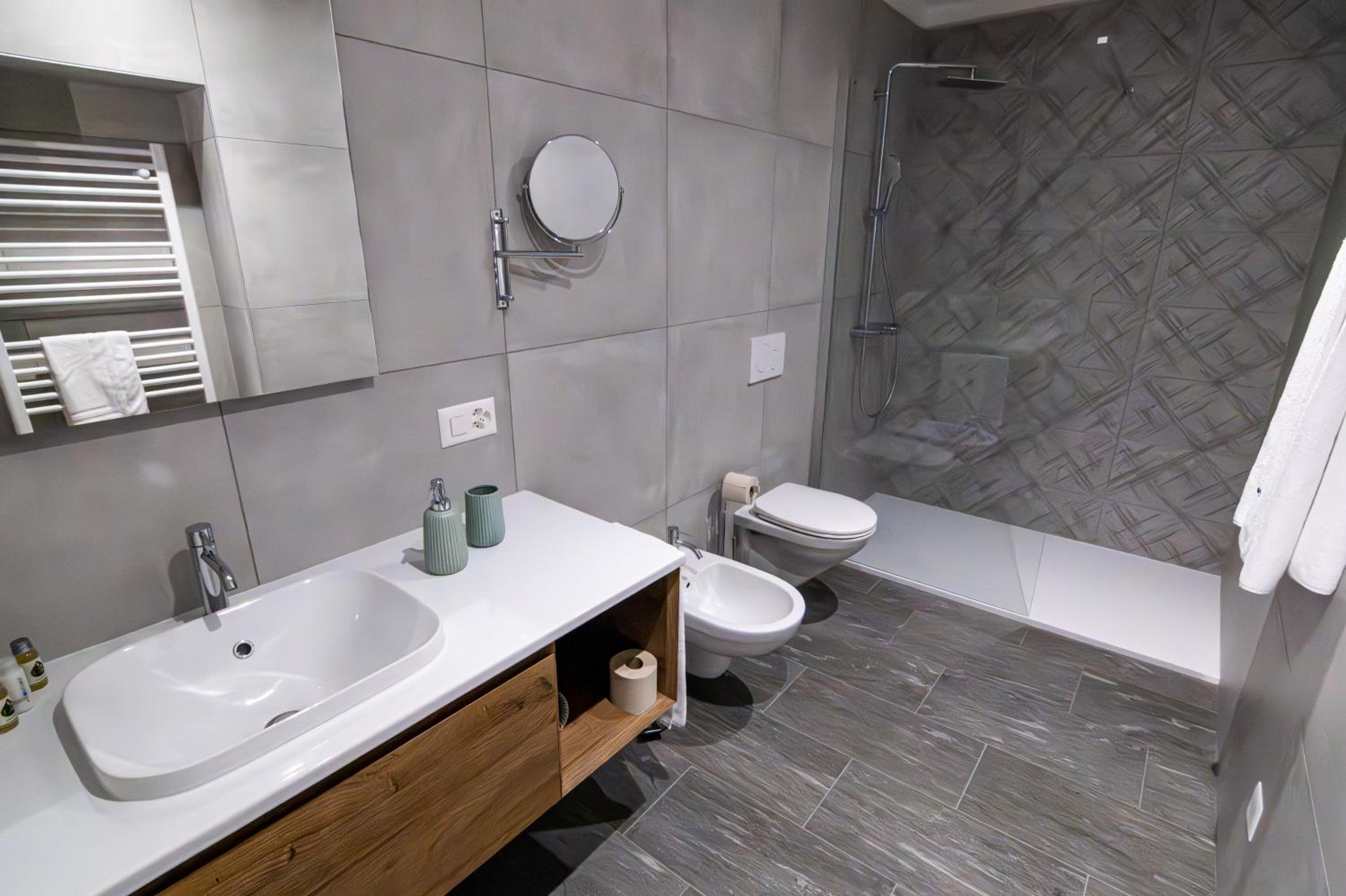 Suite - Photo 5